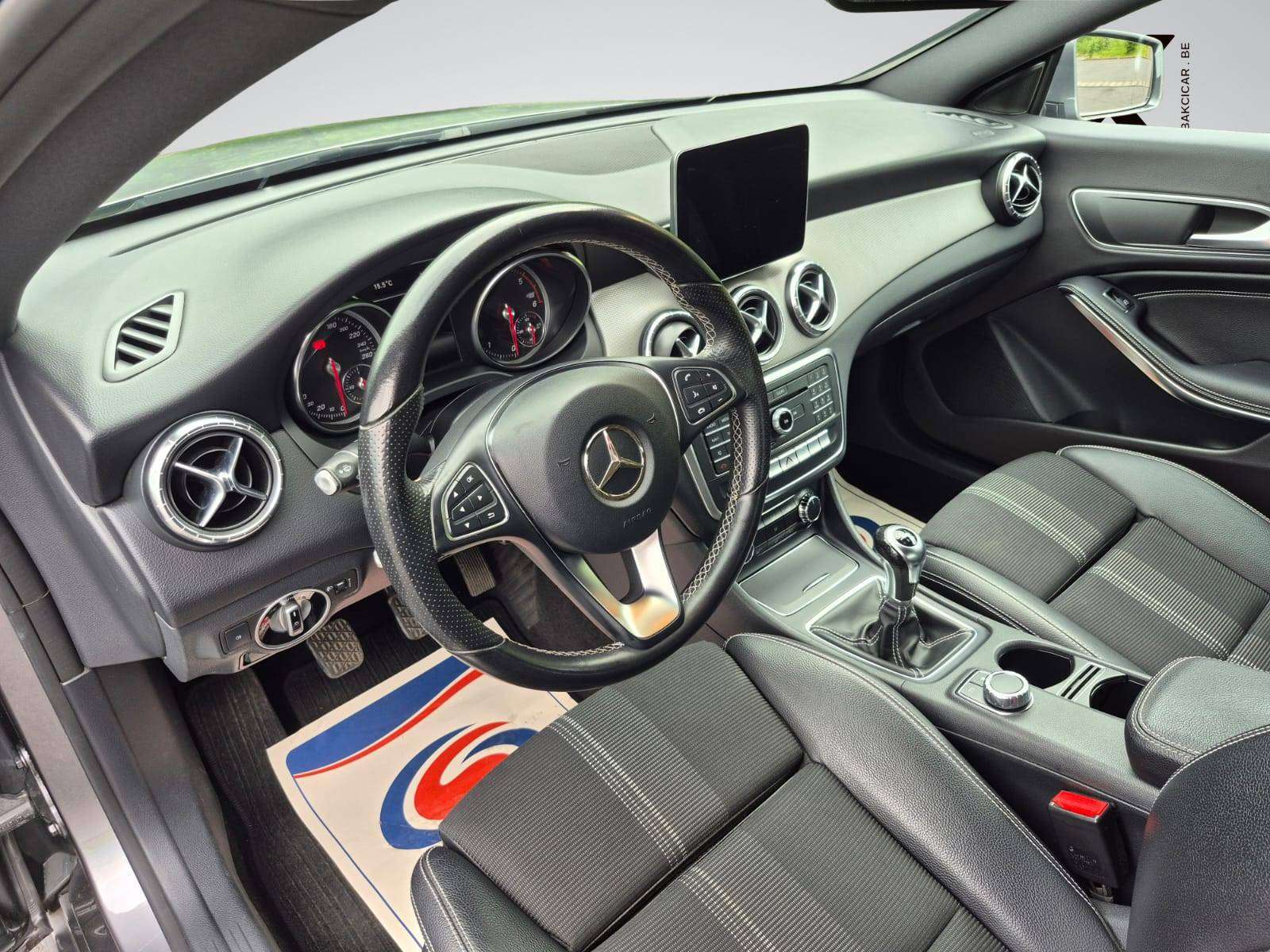 Mercedes-Benz CLA 180 d Business Solution - Faible consommation et Fiable - Garantie 12 Mois - Disponible rapidement - Zone LEZ Ok