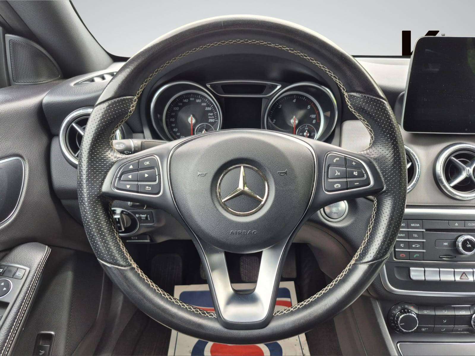 Mercedes-Benz CLA 180 d Business Solution - Faible consommation et Fiable - Garantie 12 Mois - Disponible rapidement - Zone LEZ Ok