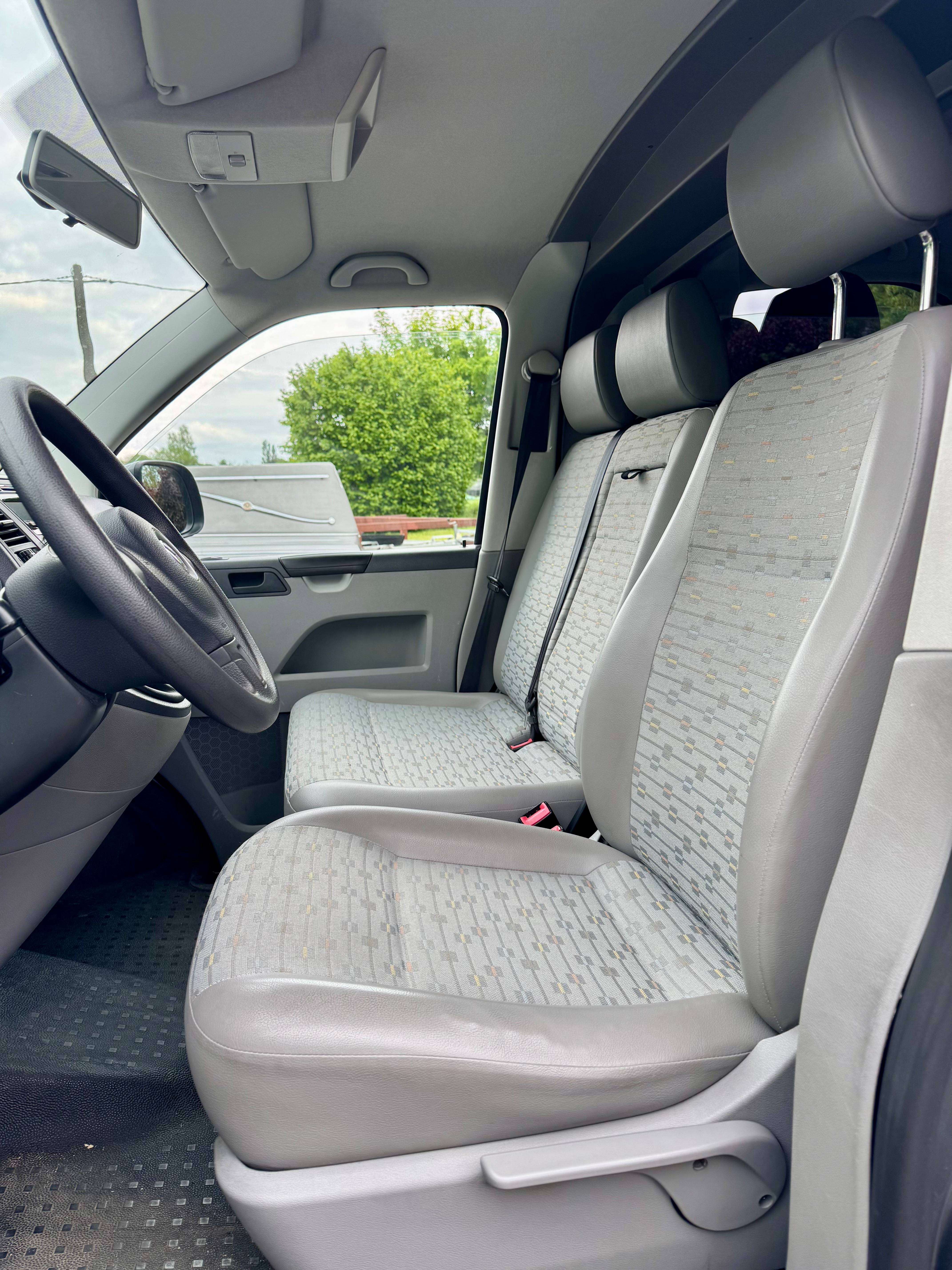 Volkswagen T5 Transporter 2.0 TDi 72000 km car-pass ctte / corbillard 2/3 pl