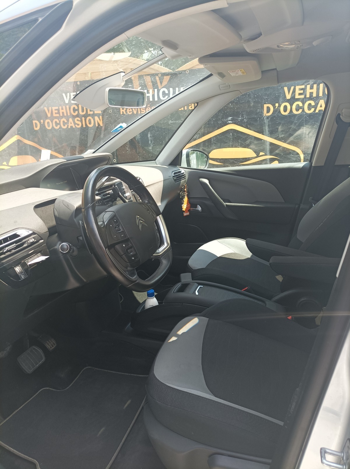 Citroen C4 Citroën C4 Picasso 1.6 EHDI boite automatique.