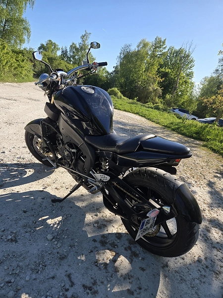 YAMAHA YZF R1