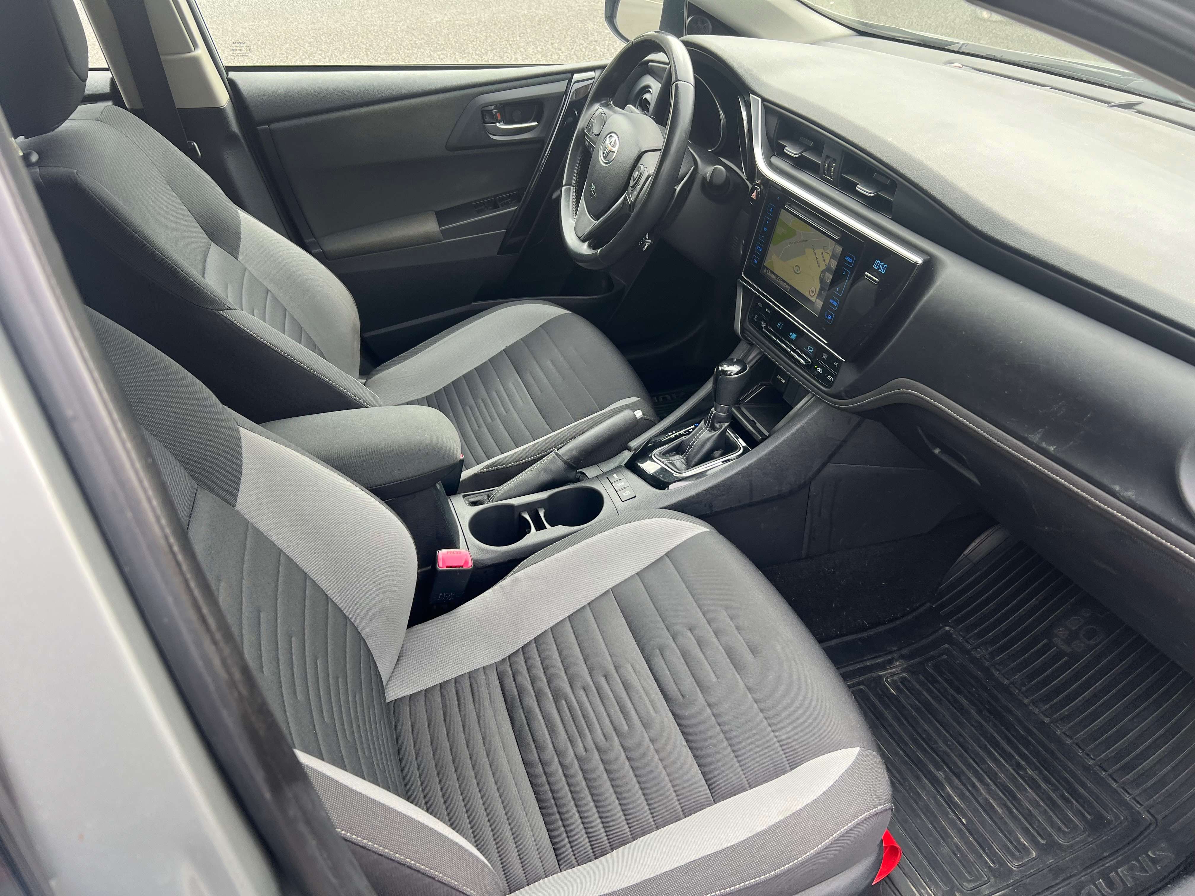 Toyota Auris 1.2 Turbo Lounge Multidrive S AUTOMATIQUE GPS CAMÉRA GARANTIE CRÉDIT 100%