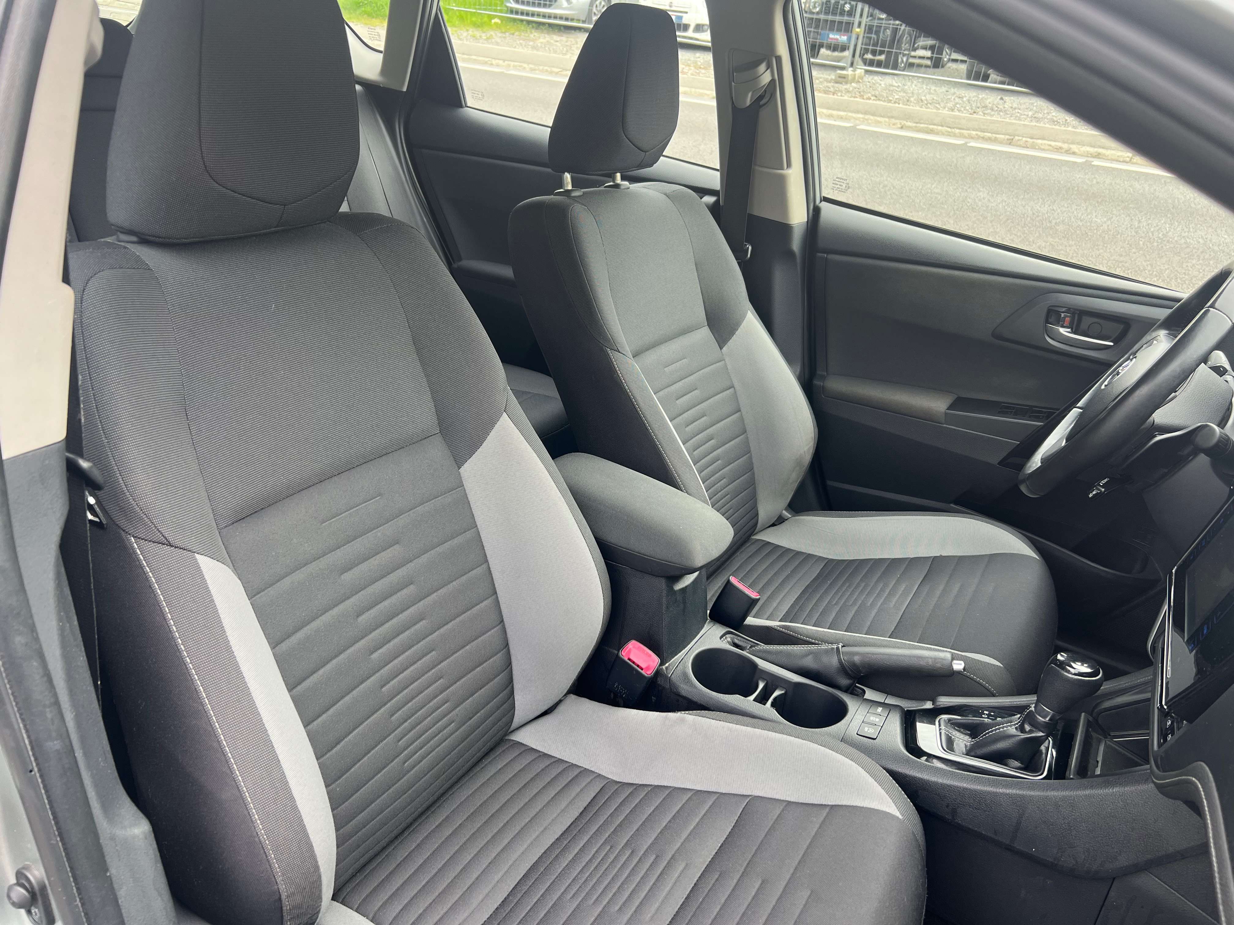 Toyota Auris 1.2 Turbo Lounge Multidrive S AUTOMATIQUE GPS CAMÉRA GARANTIE CRÉDIT 100%