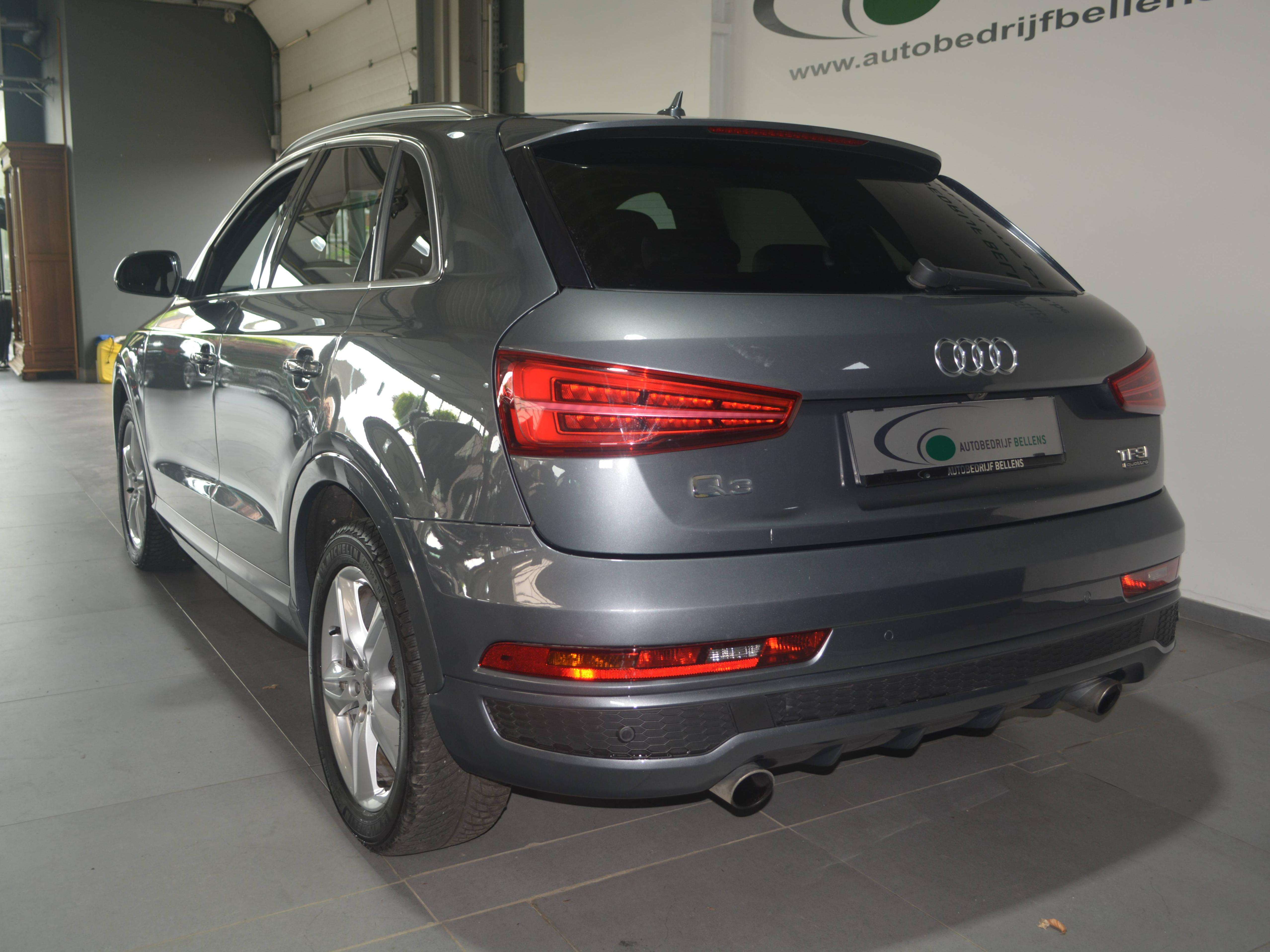 Audi Q3 Q3 2.0 TFSI Quattro S-LINE / S tronic / NAVI + CAMERA / LEDER / SPORTZETELS
