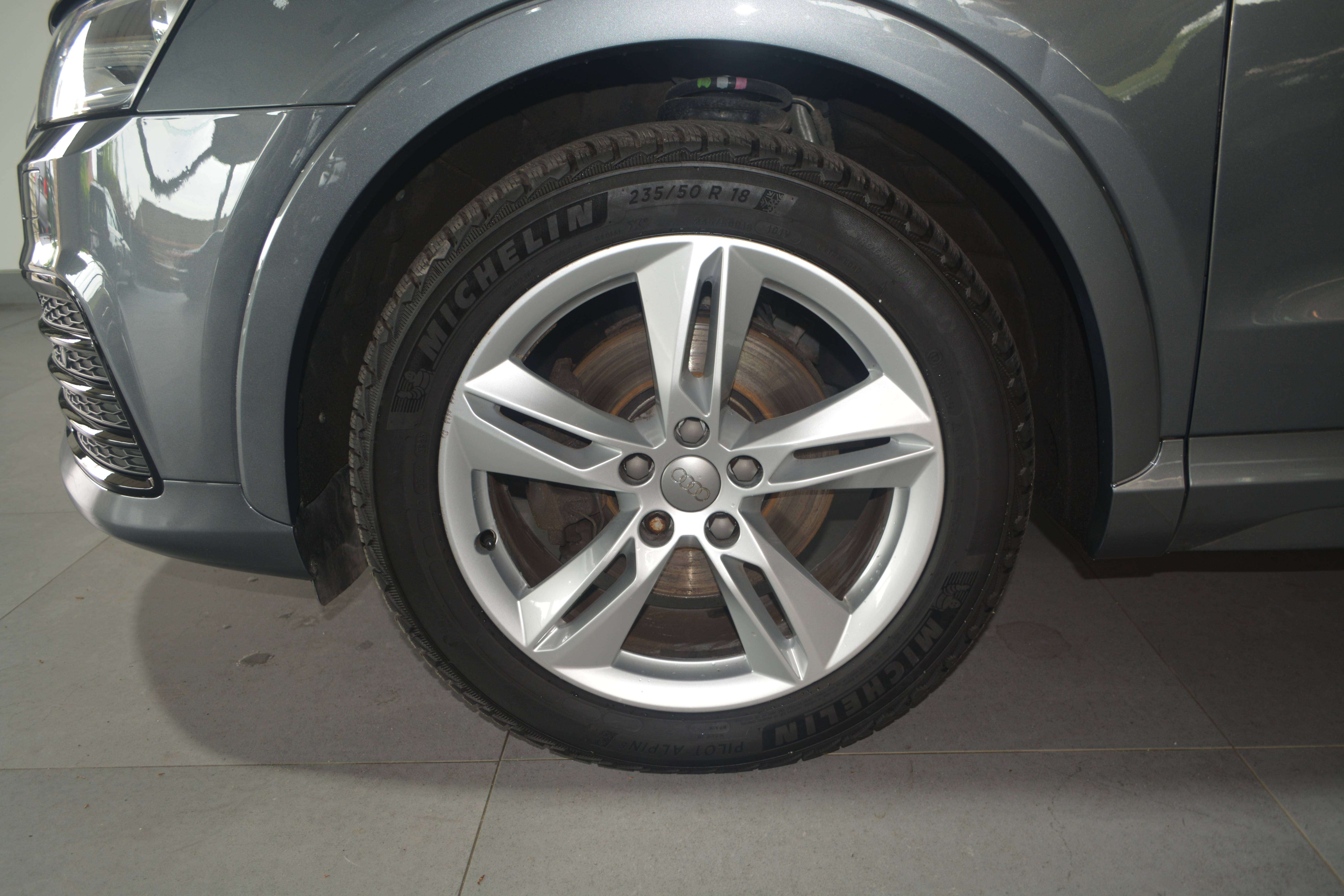 Audi Q3 Q3 2.0 TFSI Quattro S-LINE / S tronic / NAVI + CAMERA / LEDER / SPORTZETELS