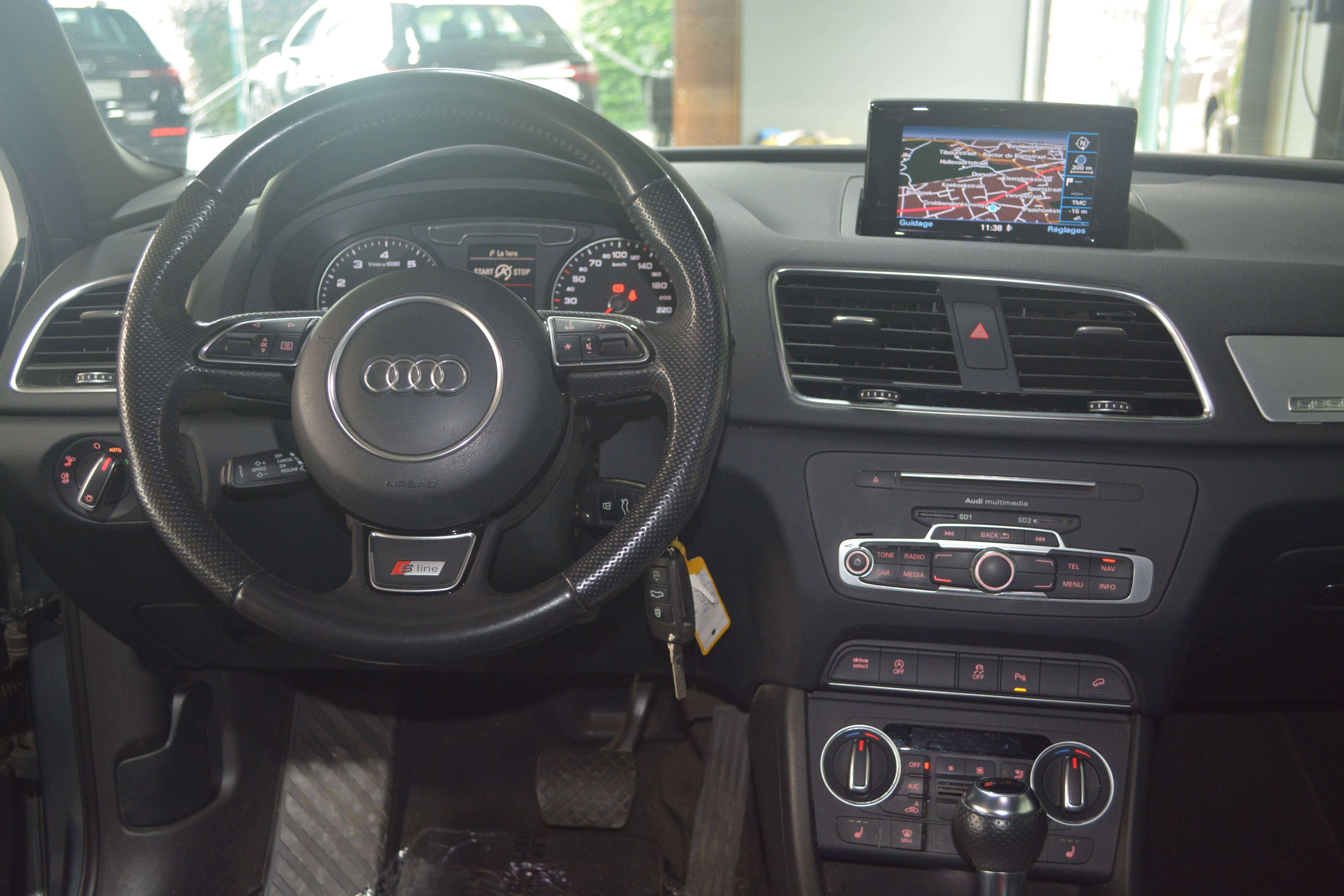 Audi Q3 Q3 2.0 TFSI Quattro S-LINE / S tronic / NAVI + CAMERA / LEDER / SPORTZETELS