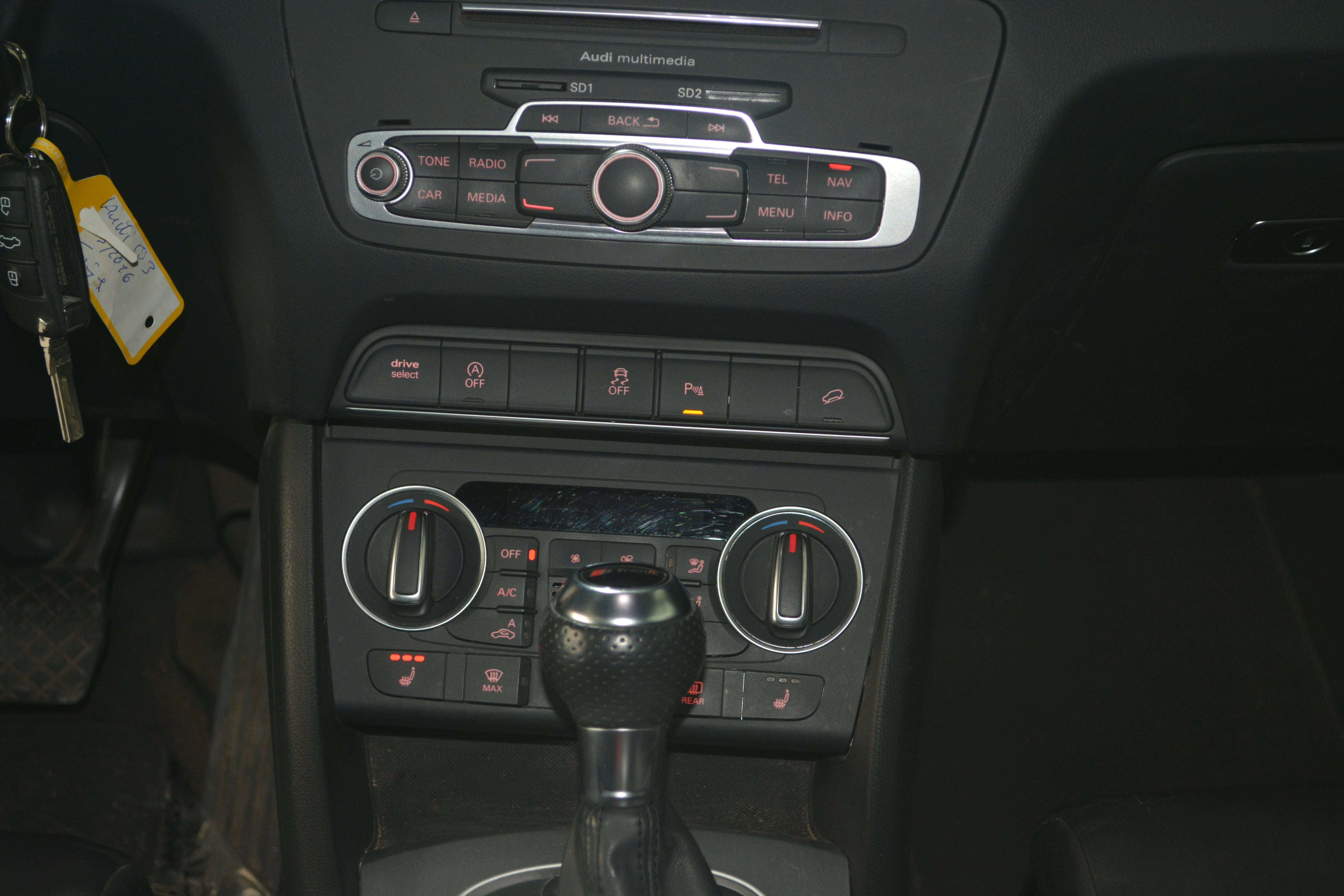Audi Q3 Q3 2.0 TFSI Quattro S-LINE / S tronic / NAVI + CAMERA / LEDER / SPORTZETELS