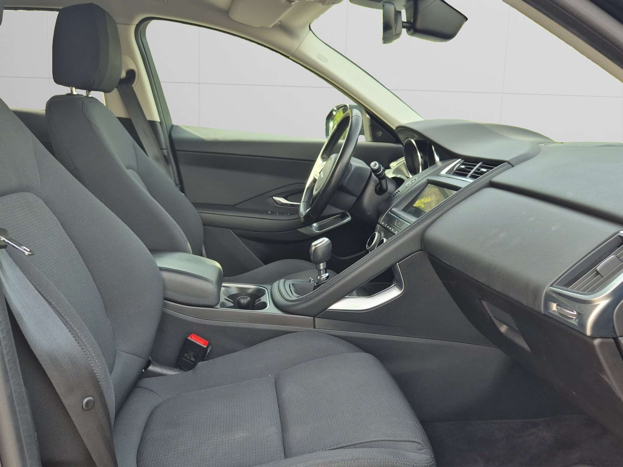 Jaguar E-Pace 2.0 D SE - Garantie 12 Mois avec Entretien Effectué, Zone LEZ Ok, RDV au +32472643155