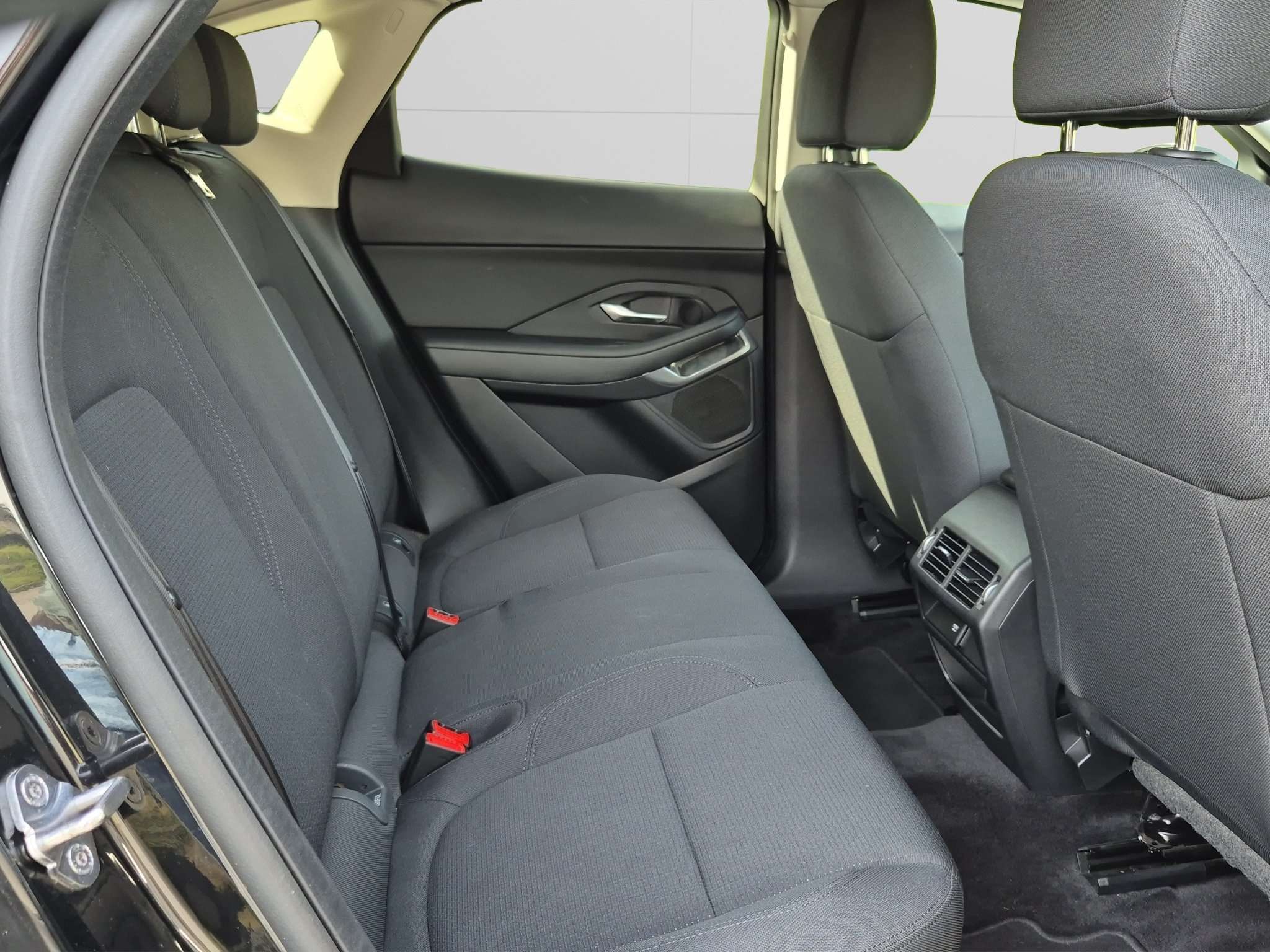 Jaguar E-Pace 2.0 D SE - Garantie 12 Mois avec Entretien Effectué, Zone LEZ Ok, RDV au +32472643155
