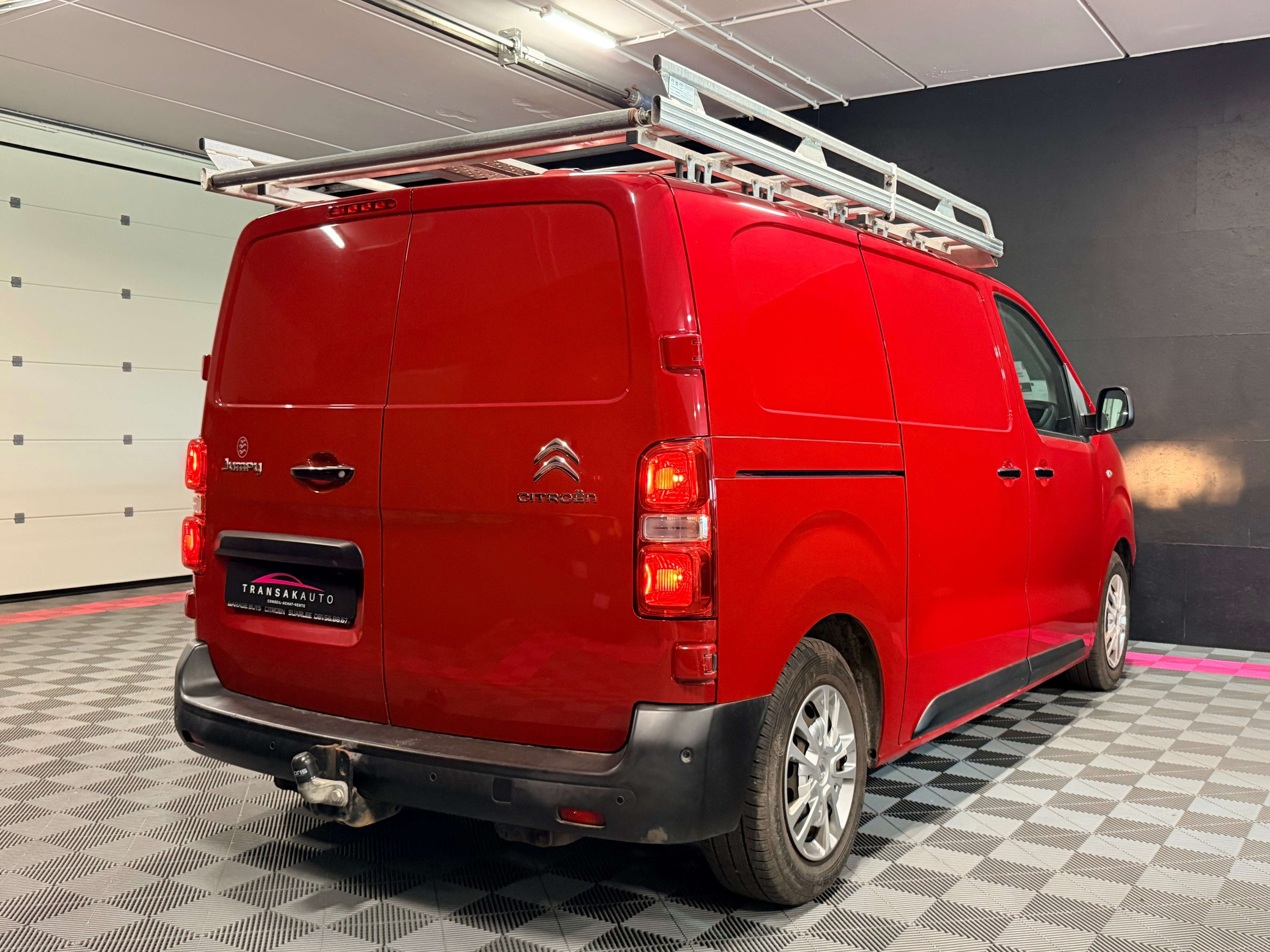 Citroen Jumpy 2.0 HDi 6p/3pl. CarPlay – Cam360 – Attelage – Cruise – Doubles portes élec