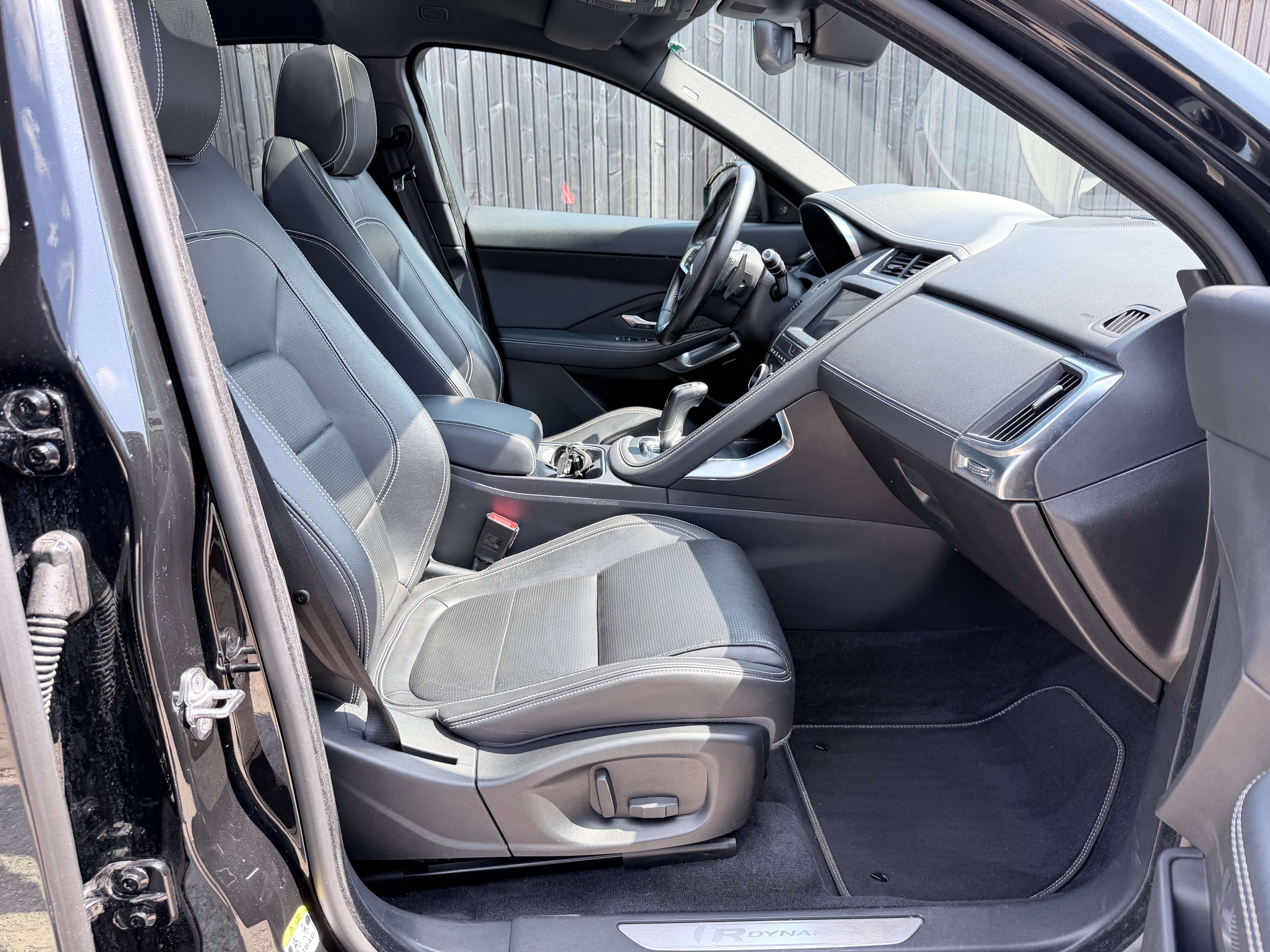 Jaguar E-Pace E-Pace 2.0 D AWD R-Dynamic HSE