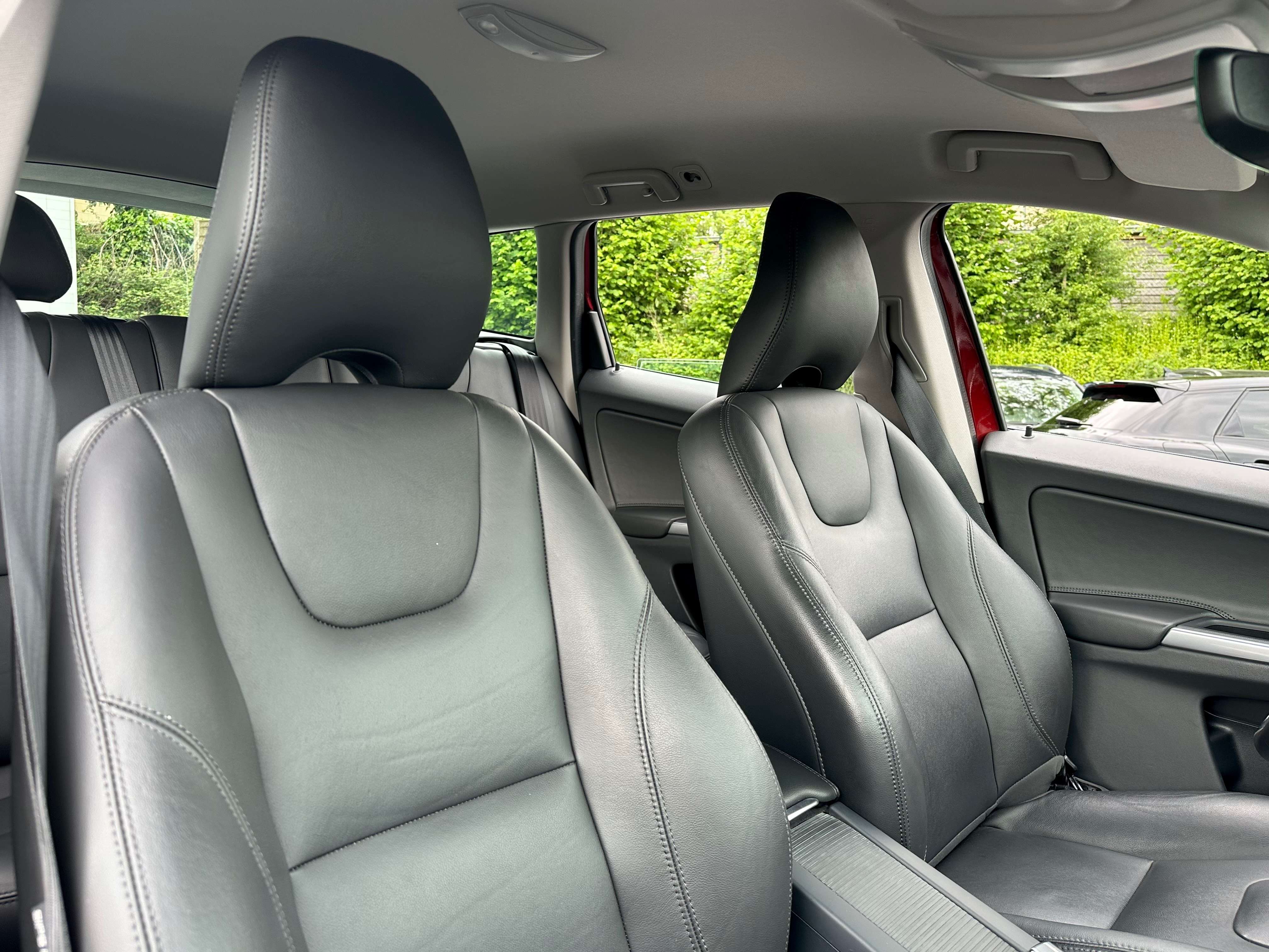 Volvo XC60 2.0*1ER MAIN*EURO 6*CARNET FULL VOLVO*CUIR*EXCELLENT ETAT*GARANTIE 12 MOIS*