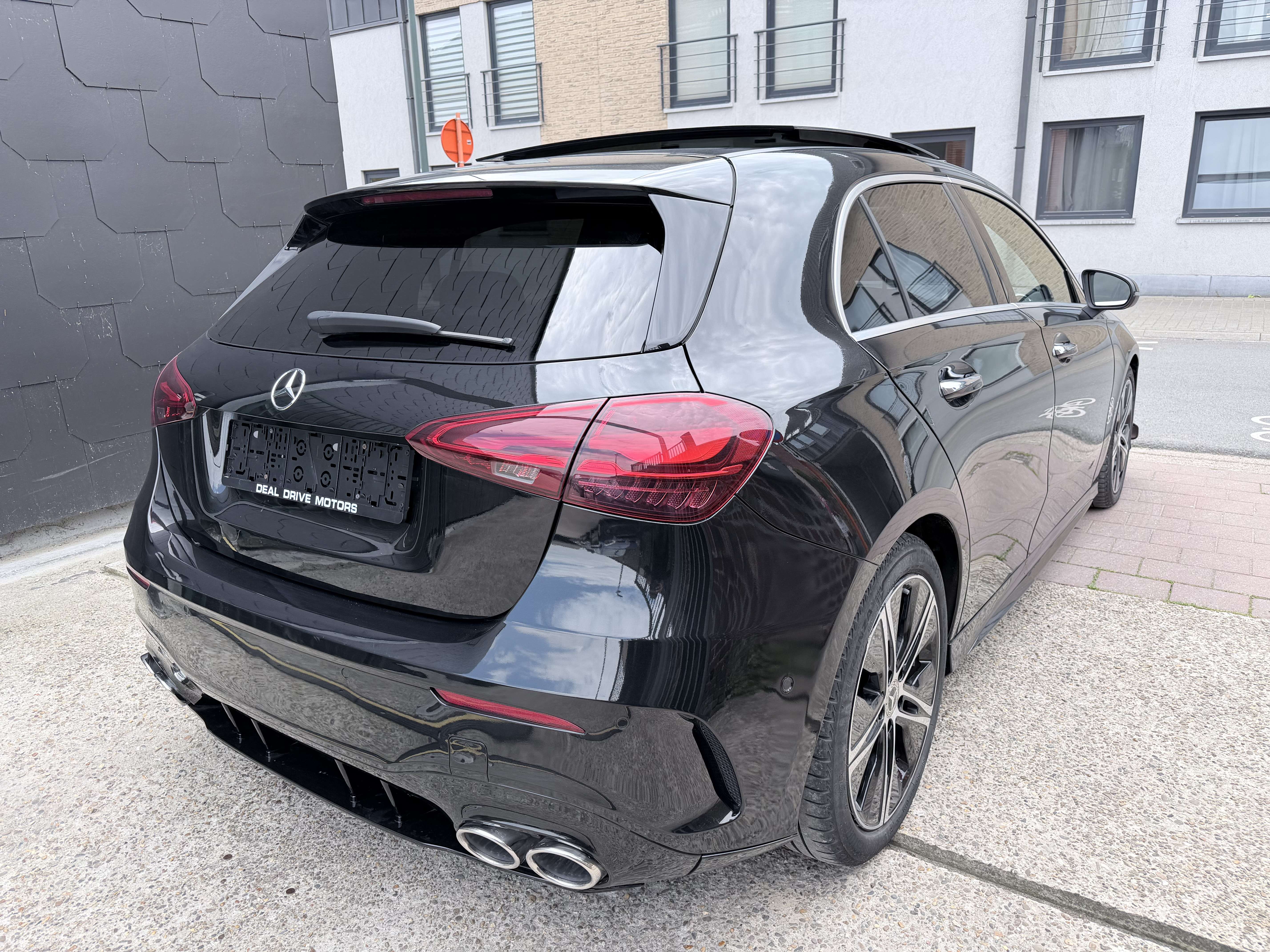 Mercedes-Benz A 180 PACK AMG 45 | PANO | AUTOMAAT | VIRTUAL COCKPIT | LEDER