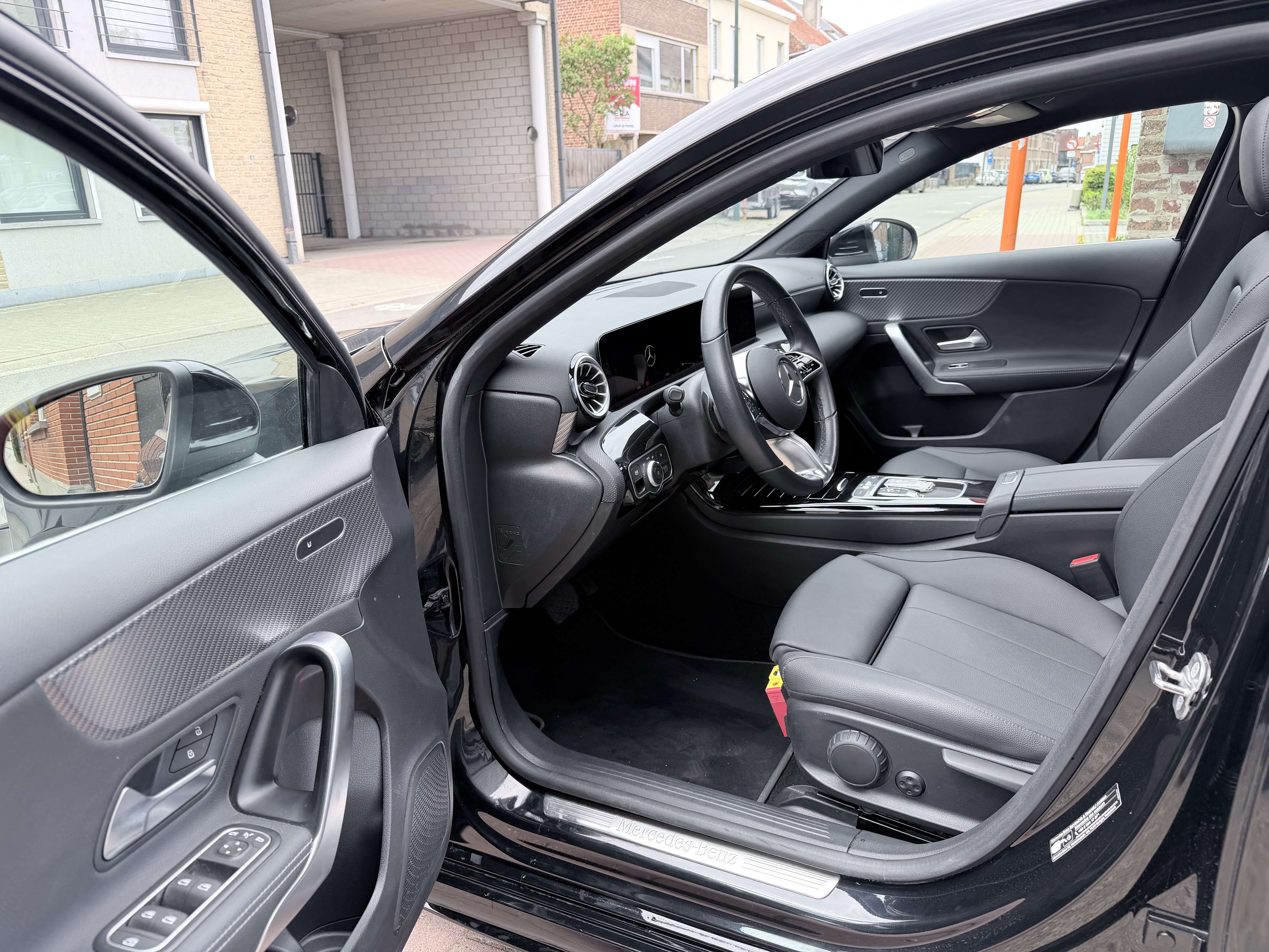 Mercedes-Benz A 180 PACK AMG 45 | PANO | AUTOMAAT | VIRTUAL COCKPIT | LEDER