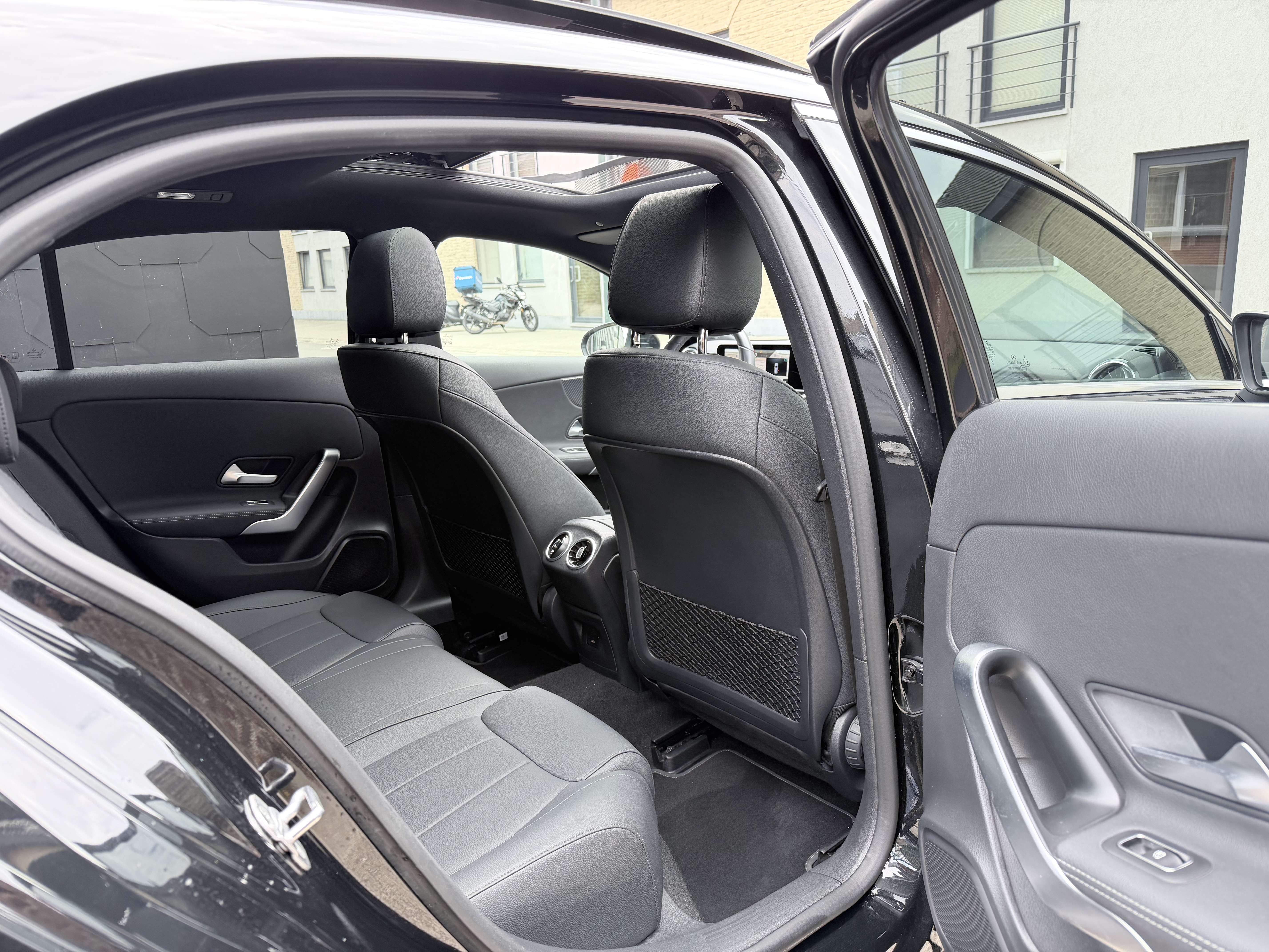 Mercedes-Benz A 180 PACK AMG 45 | PANO | AUTOMAAT | VIRTUAL COCKPIT | LEDER
