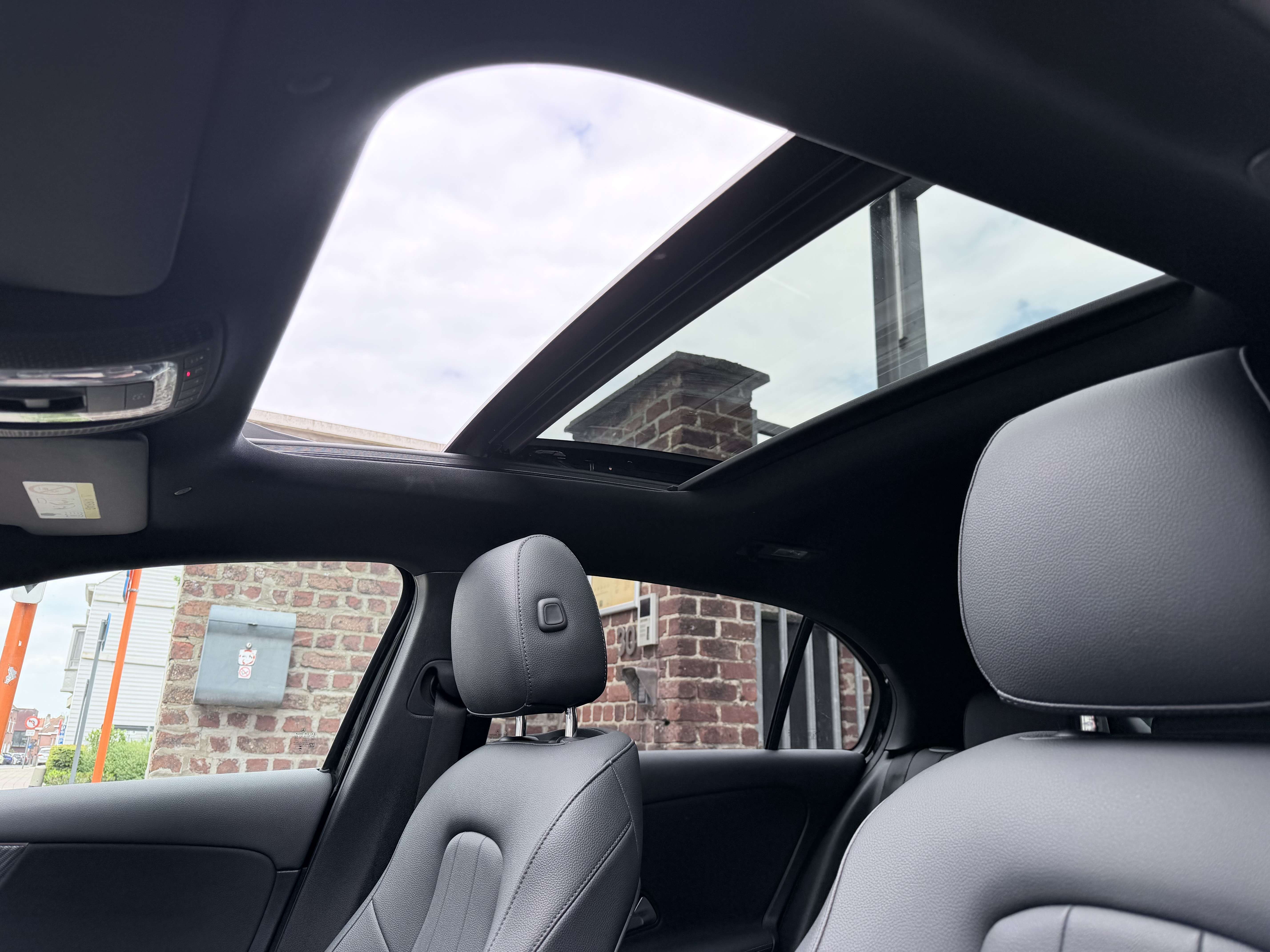 Mercedes-Benz A 180 PACK AMG 45 | PANO | AUTOMAAT | VIRTUAL COCKPIT | LEDER