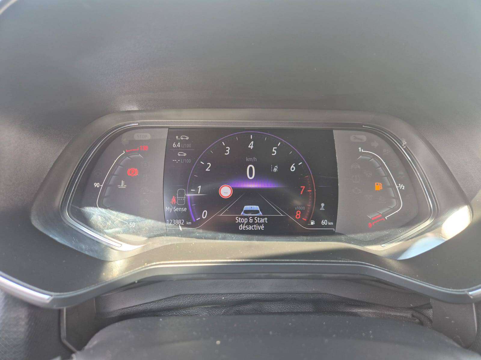 Renault Clio 1.0 TCe Intens / GPS / Clim Auto / Cuir Partiel / Garantie 12 Mois