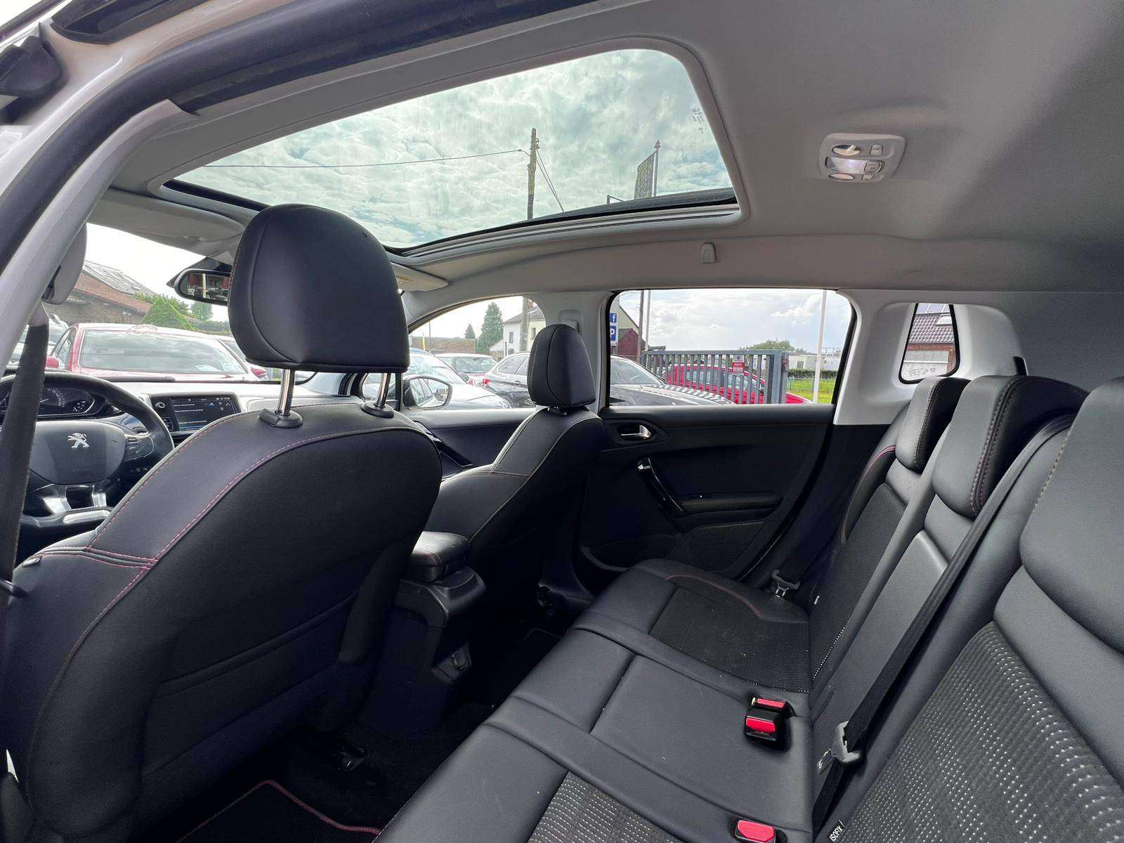 Peugeot 2008 1.2 GT LINE AUTO CAMERA PANO CARNET PEUGEOT COMPLET