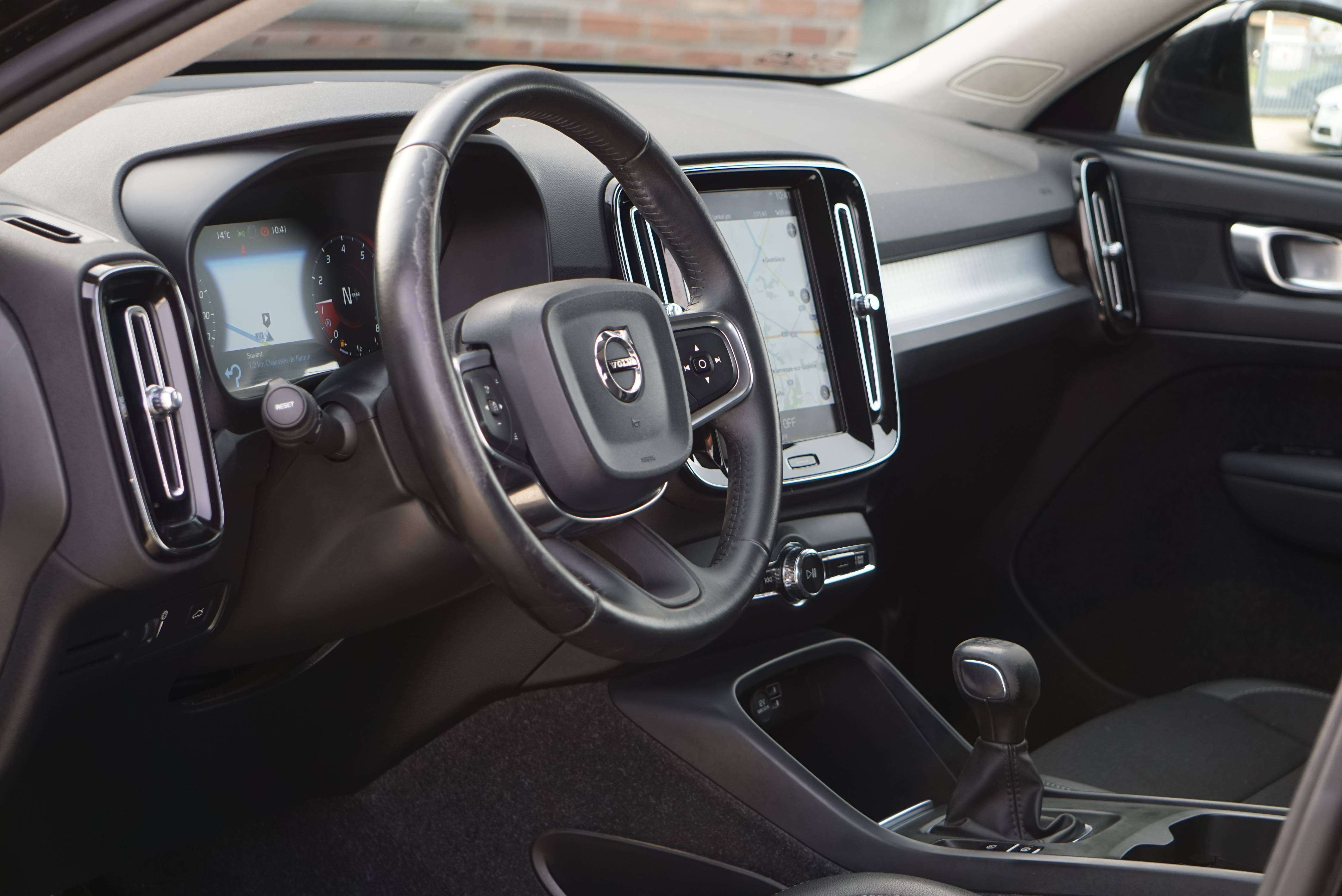 Volvo XC40 1.5 T3 Momentum Pro -CUIR-CARPLAY-NAVI-CAMERA-EU6d