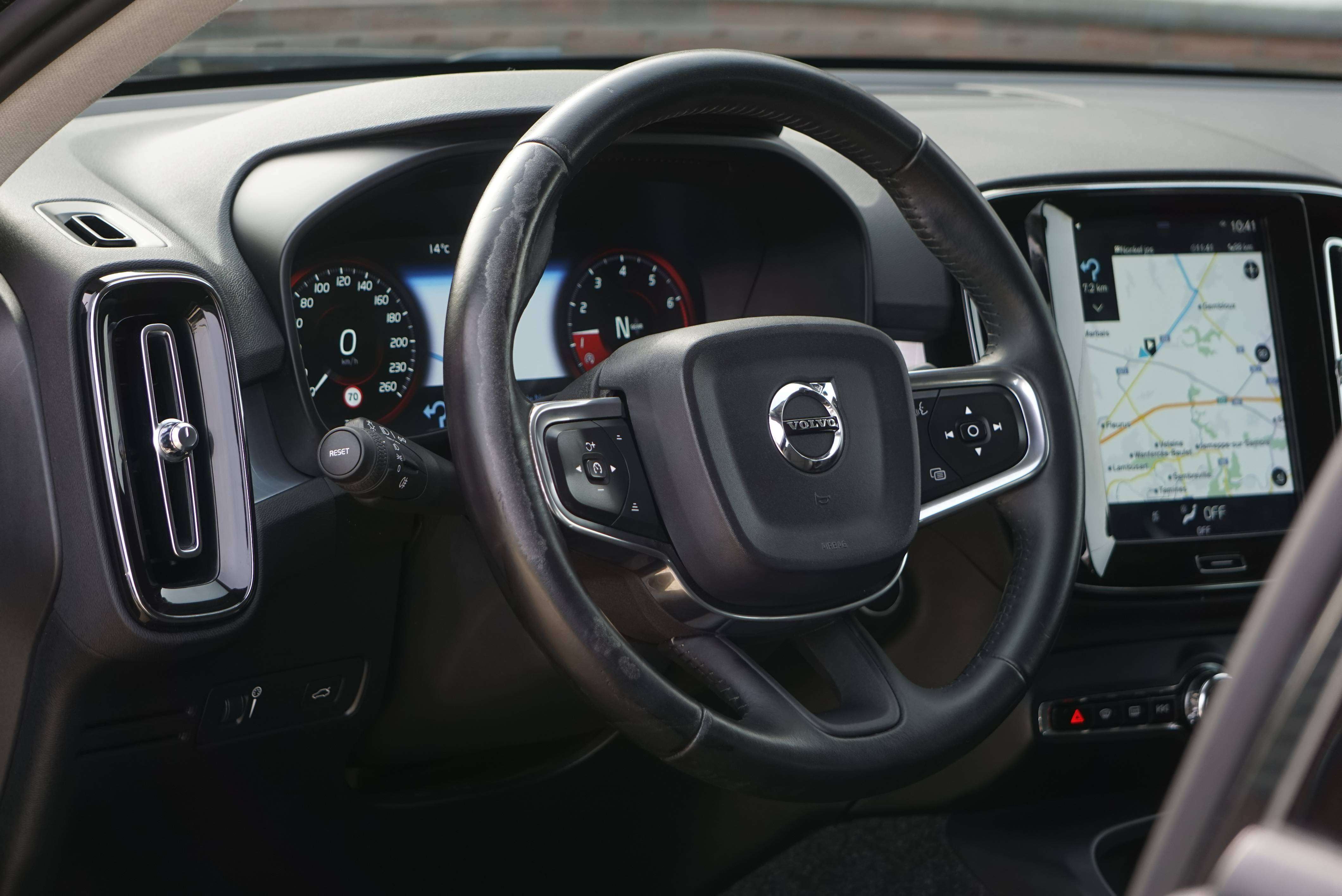 Volvo XC40 1.5 T3 Momentum Pro -CUIR-CARPLAY-NAVI-CAMERA-EU6d