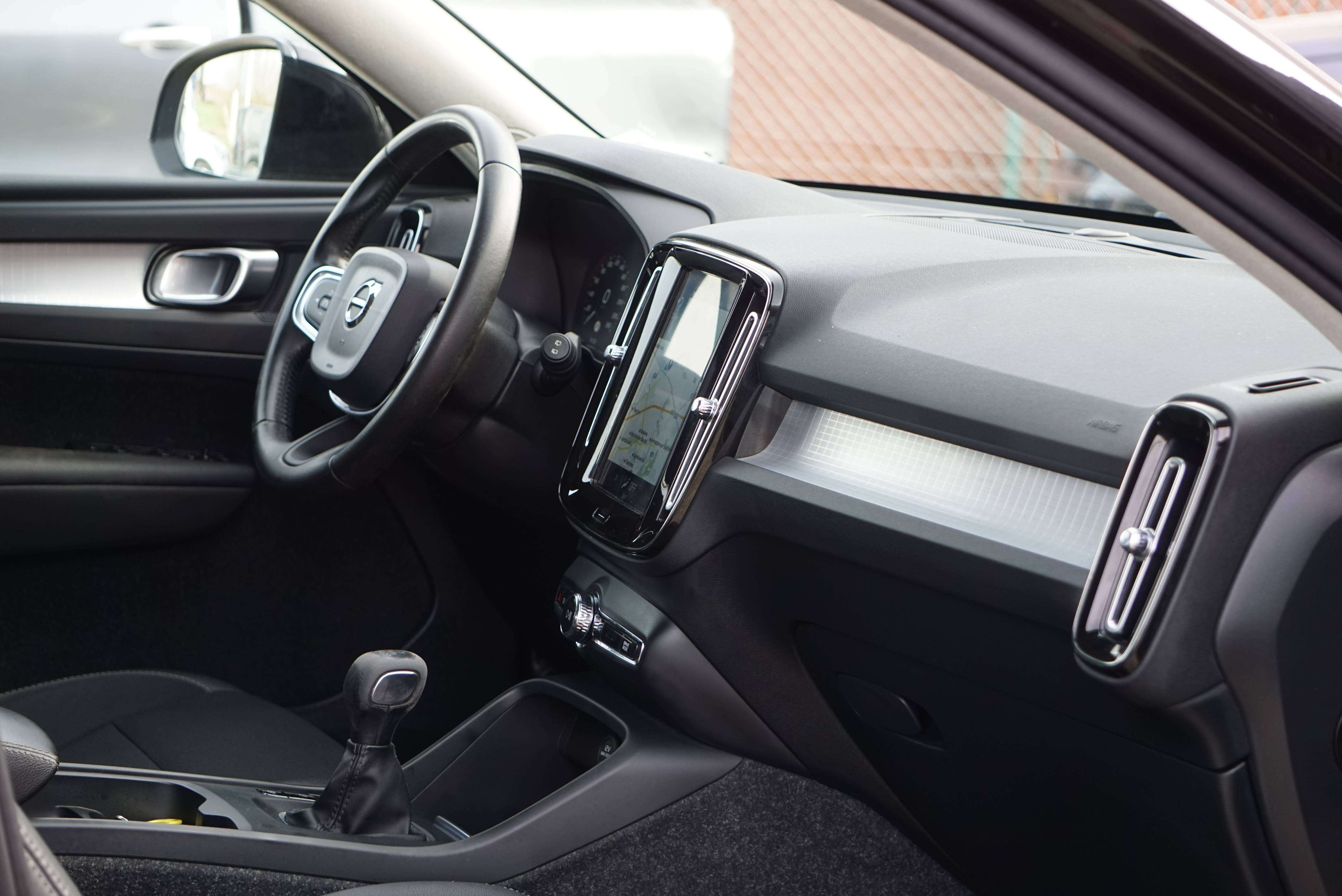Volvo XC40 1.5 T3 Momentum Pro -CUIR-CARPLAY-NAVI-CAMERA-EU6d