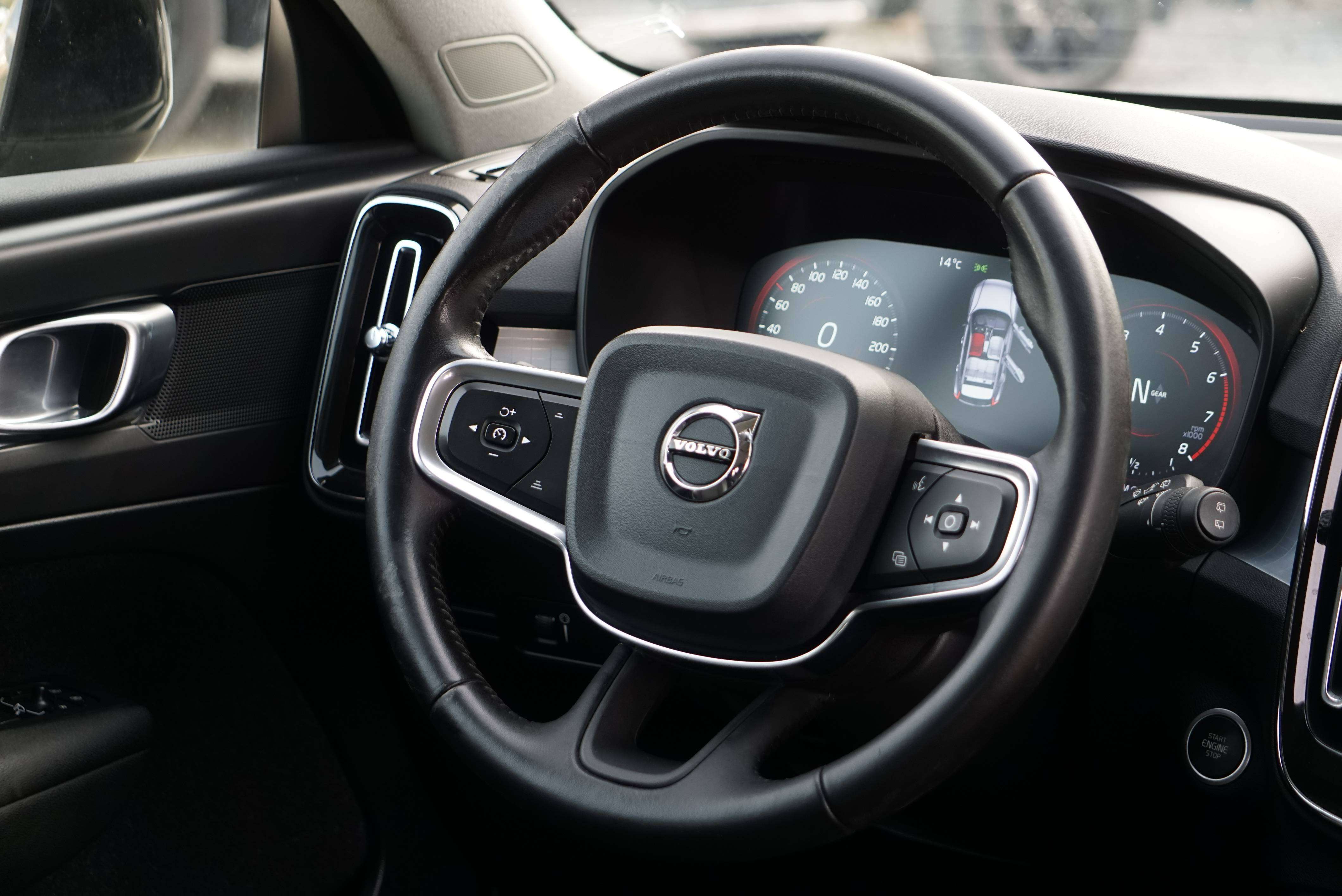 Volvo XC40 1.5 T3 Momentum Pro -CUIR-CARPLAY-NAVI-CAMERA-EU6d