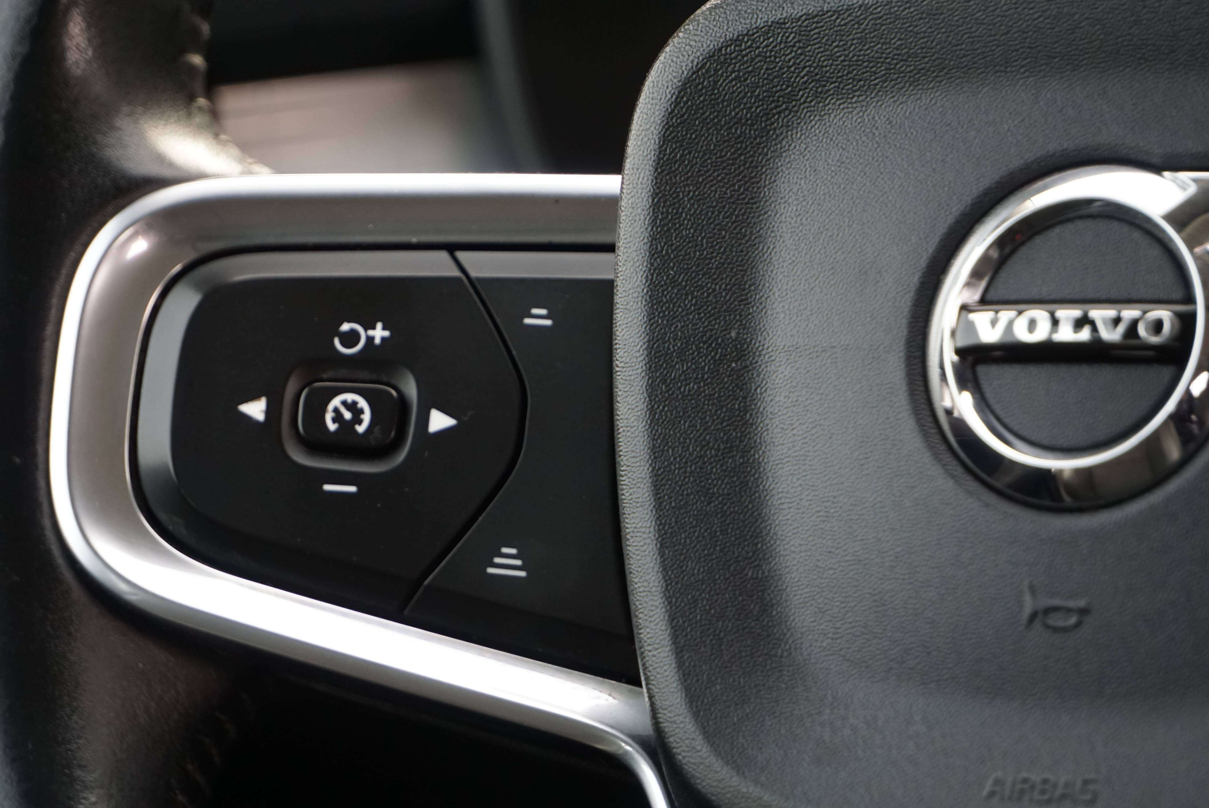 Volvo XC40 1.5 T3 Momentum Pro -CUIR-CARPLAY-NAVI-CAMERA-EU6d