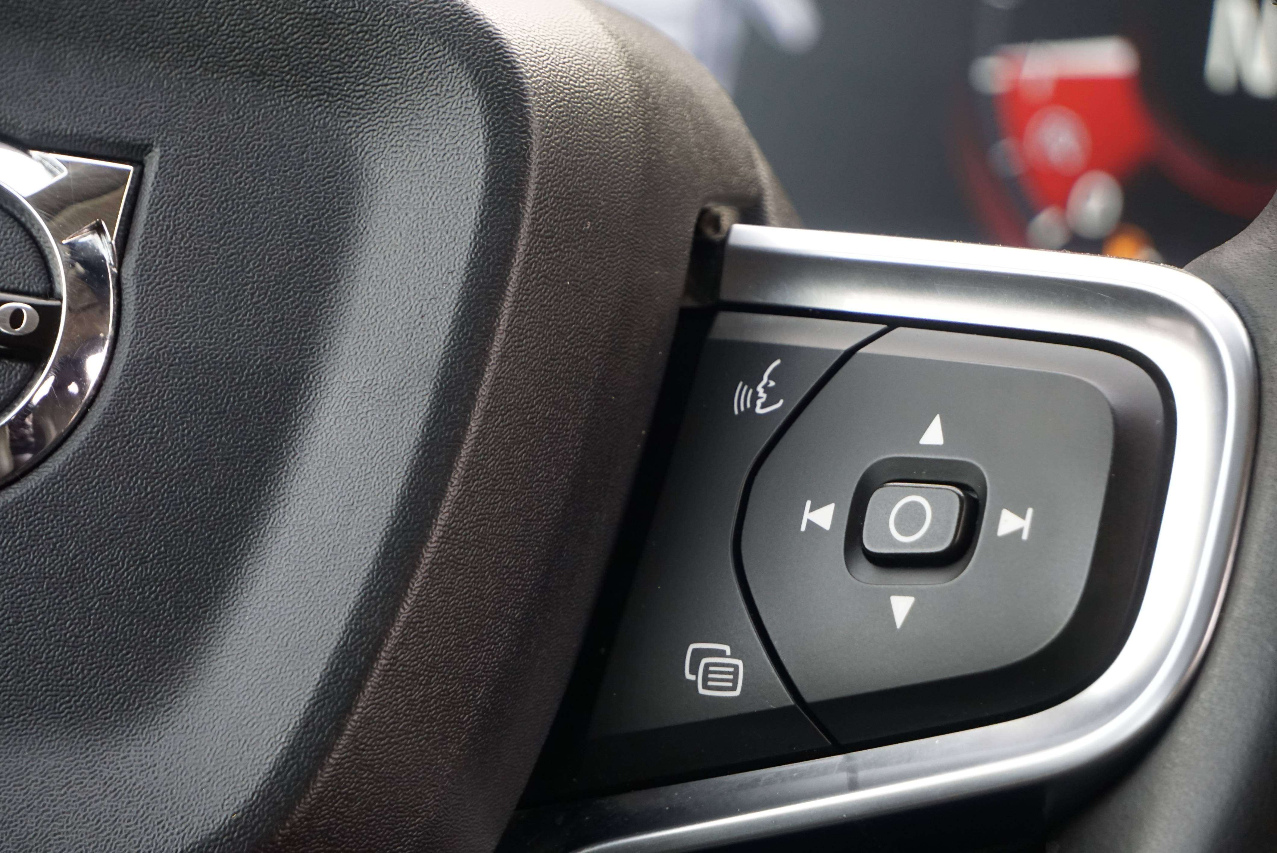 Volvo XC40 1.5 T3 Momentum Pro -CUIR-CARPLAY-NAVI-CAMERA-EU6d