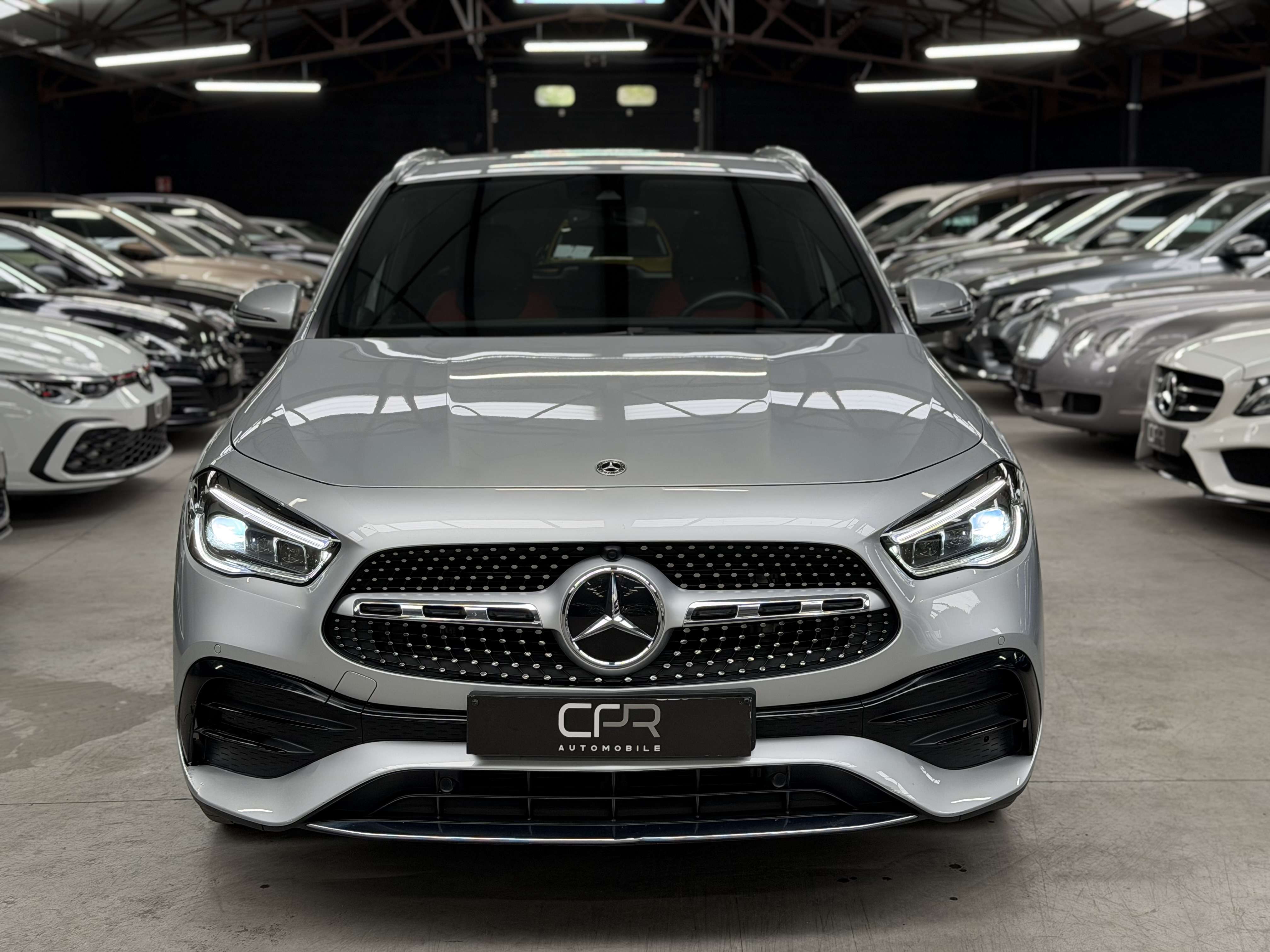 Mercedes-Benz GLA 180 i * PACK AMG * CUIR BI-TON * CAMERA * GPS * CLIM