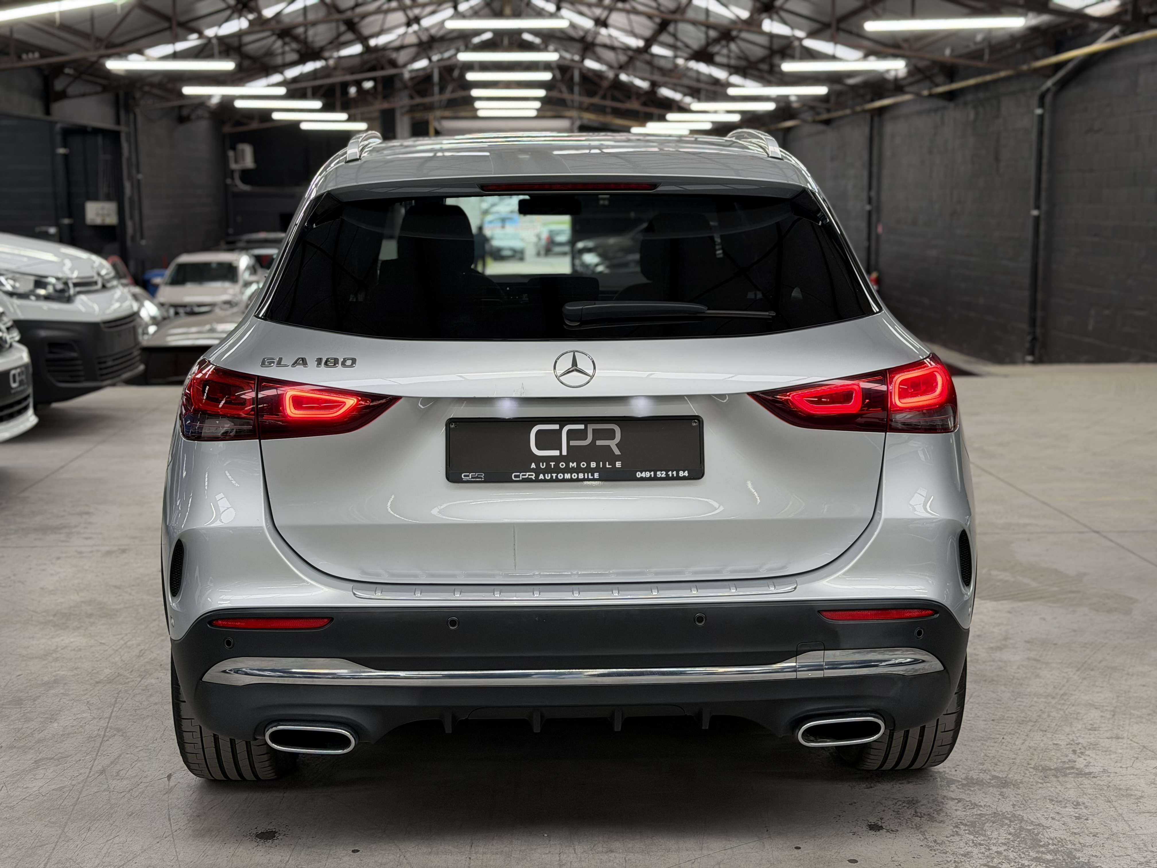 Mercedes-Benz GLA 180 i * PACK AMG * CUIR BI-TON * CAMERA * GPS * CLIM