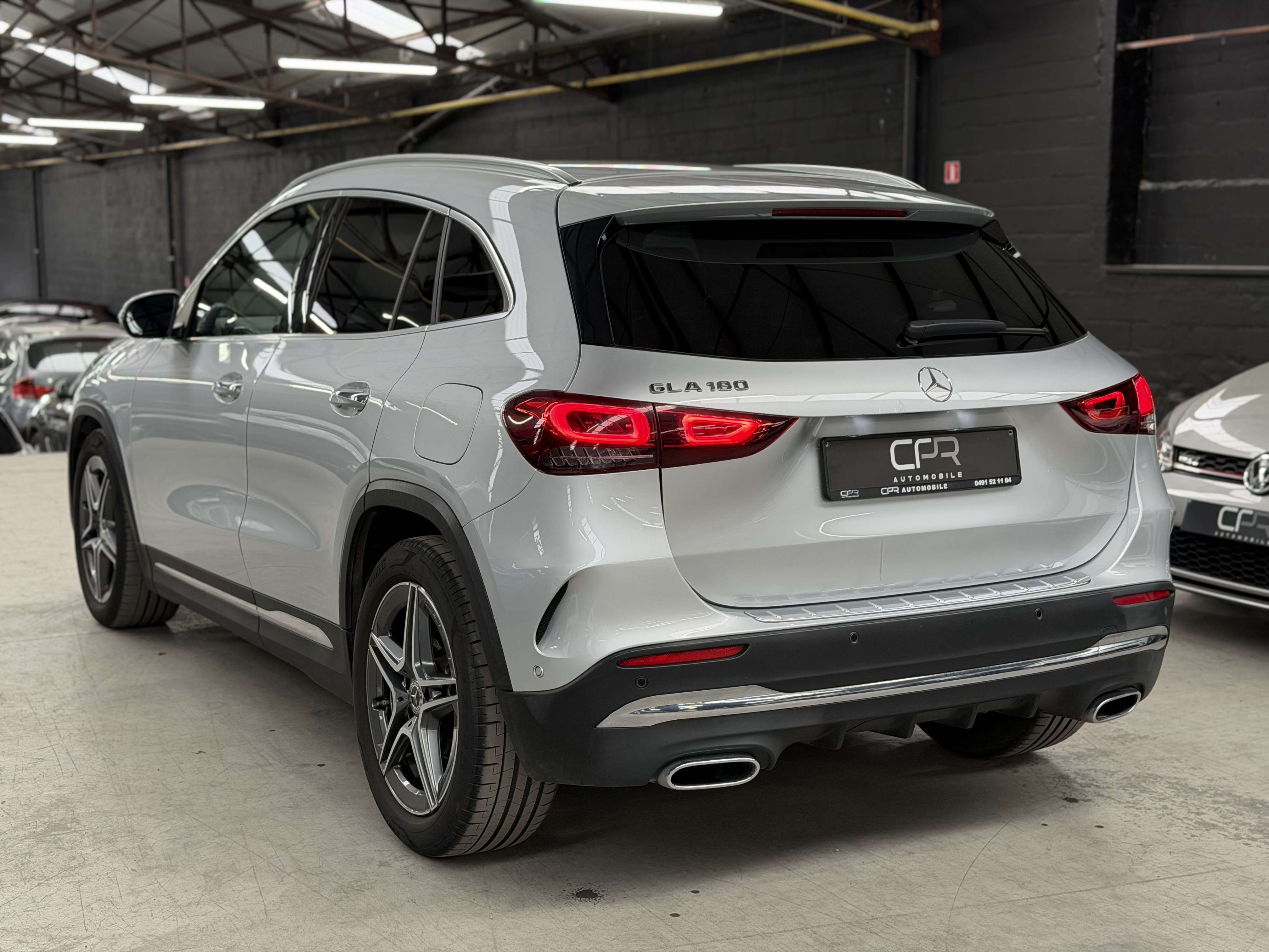 Mercedes-Benz GLA 180 i * PACK AMG * CUIR BI-TON * CAMERA * GPS * CLIM