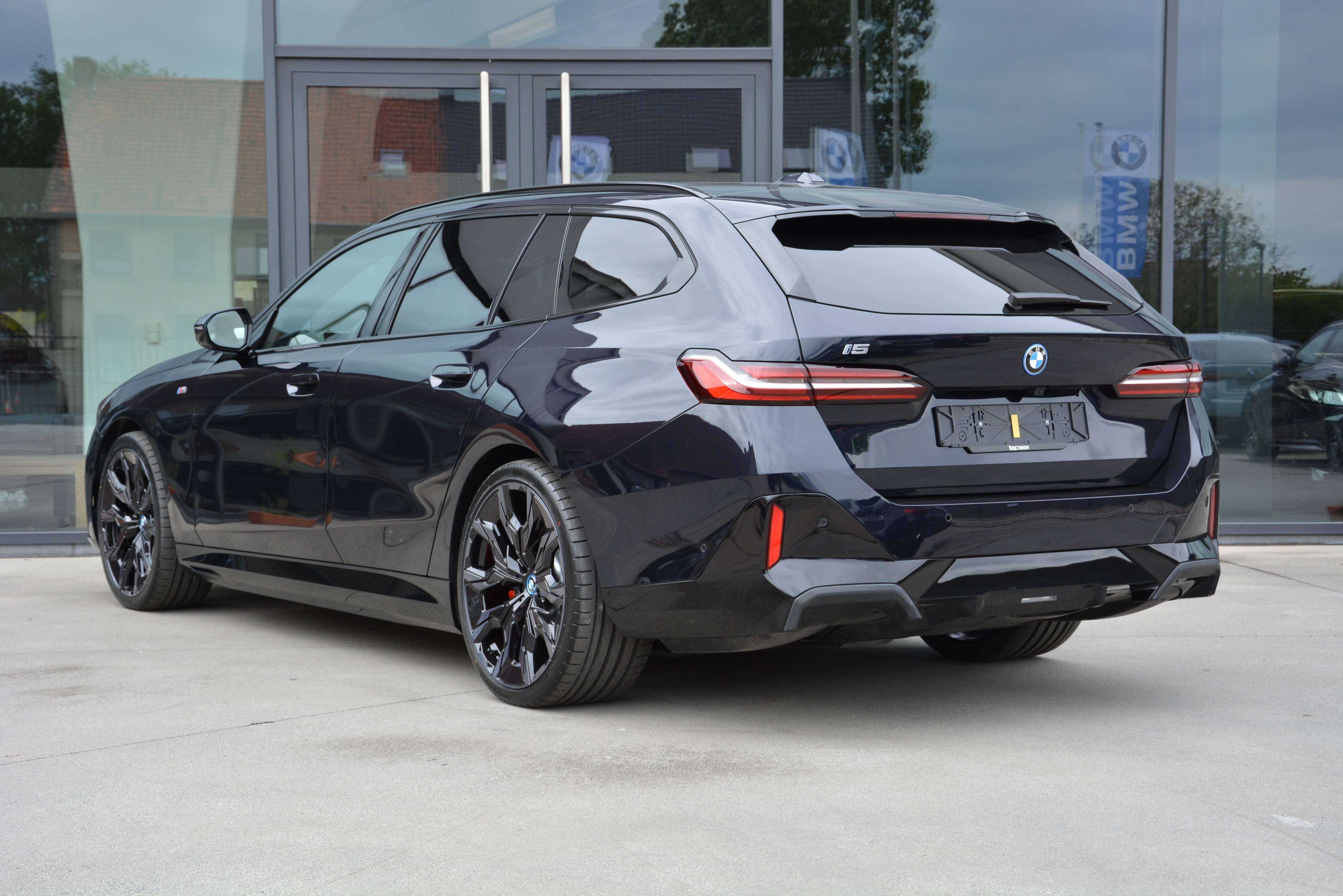BMW i5 eDrive40 M-Sport Pro Touring/Pano/B&W/INTGR STR