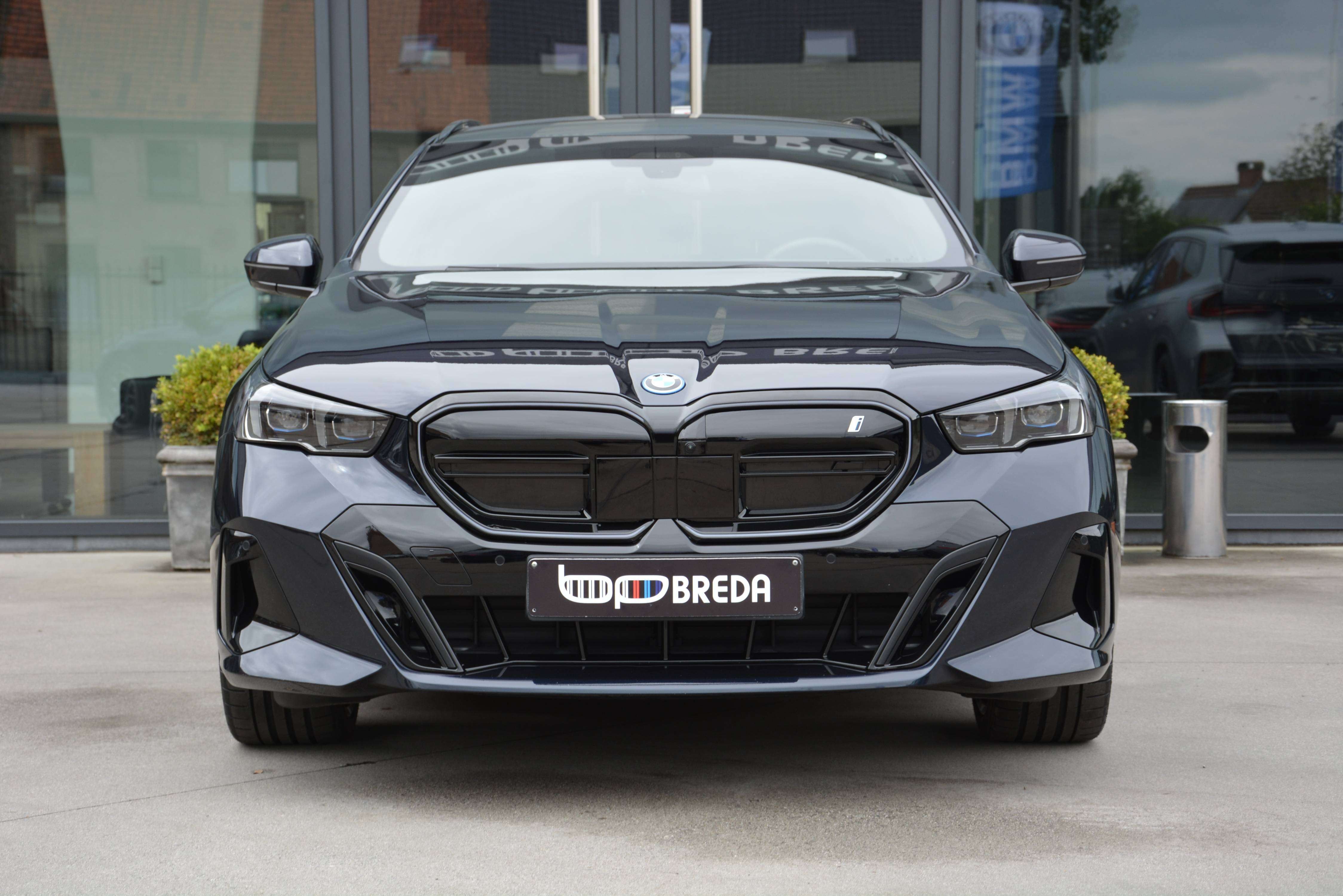 BMW i5 eDrive40 M-Sport Pro Touring/Pano/B&W/INTGR STR