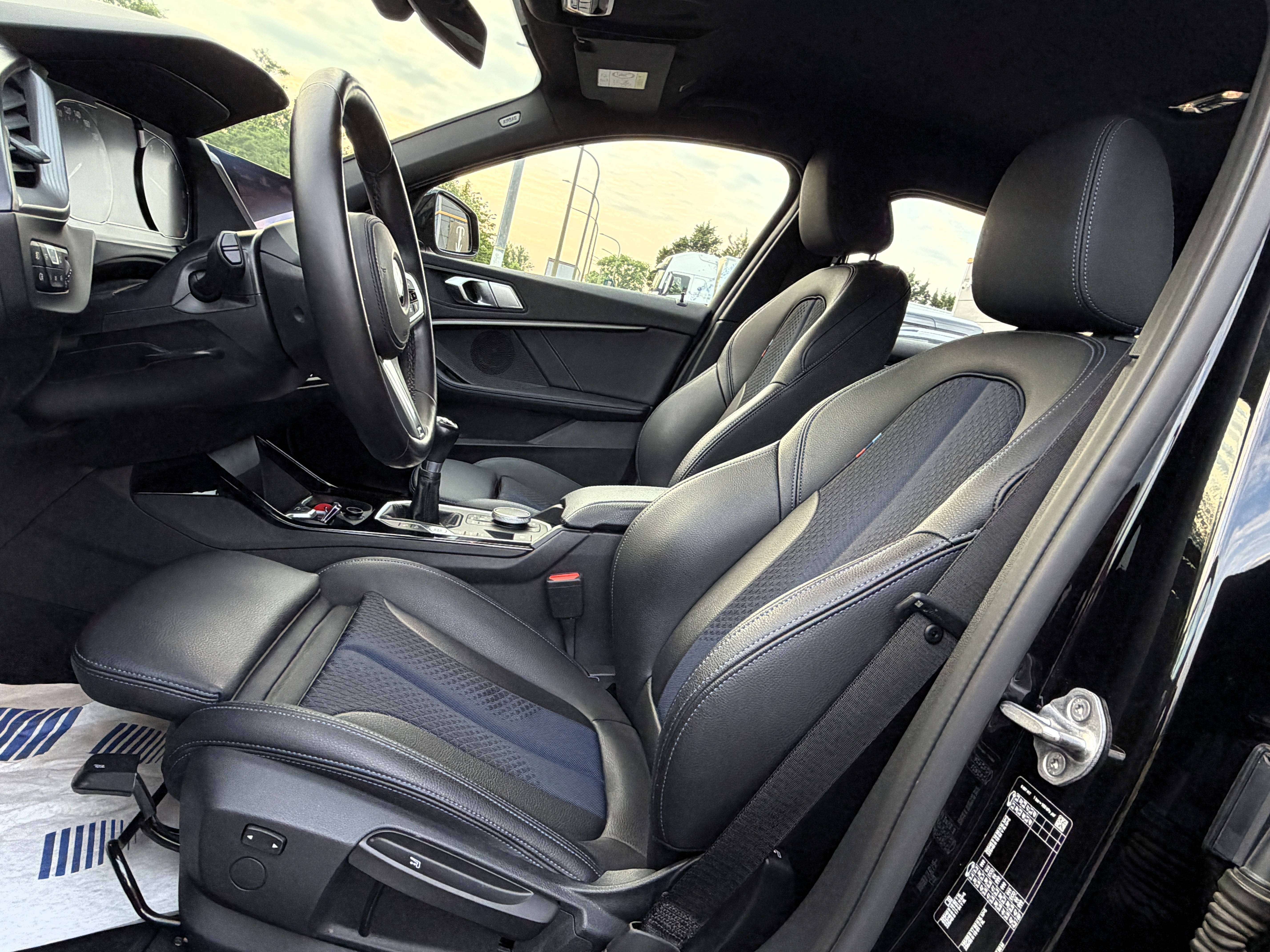 BMW 118 d Pack M Sport Shadow Line/NAVI/FULL LED/CARPLAY/GARANTIE