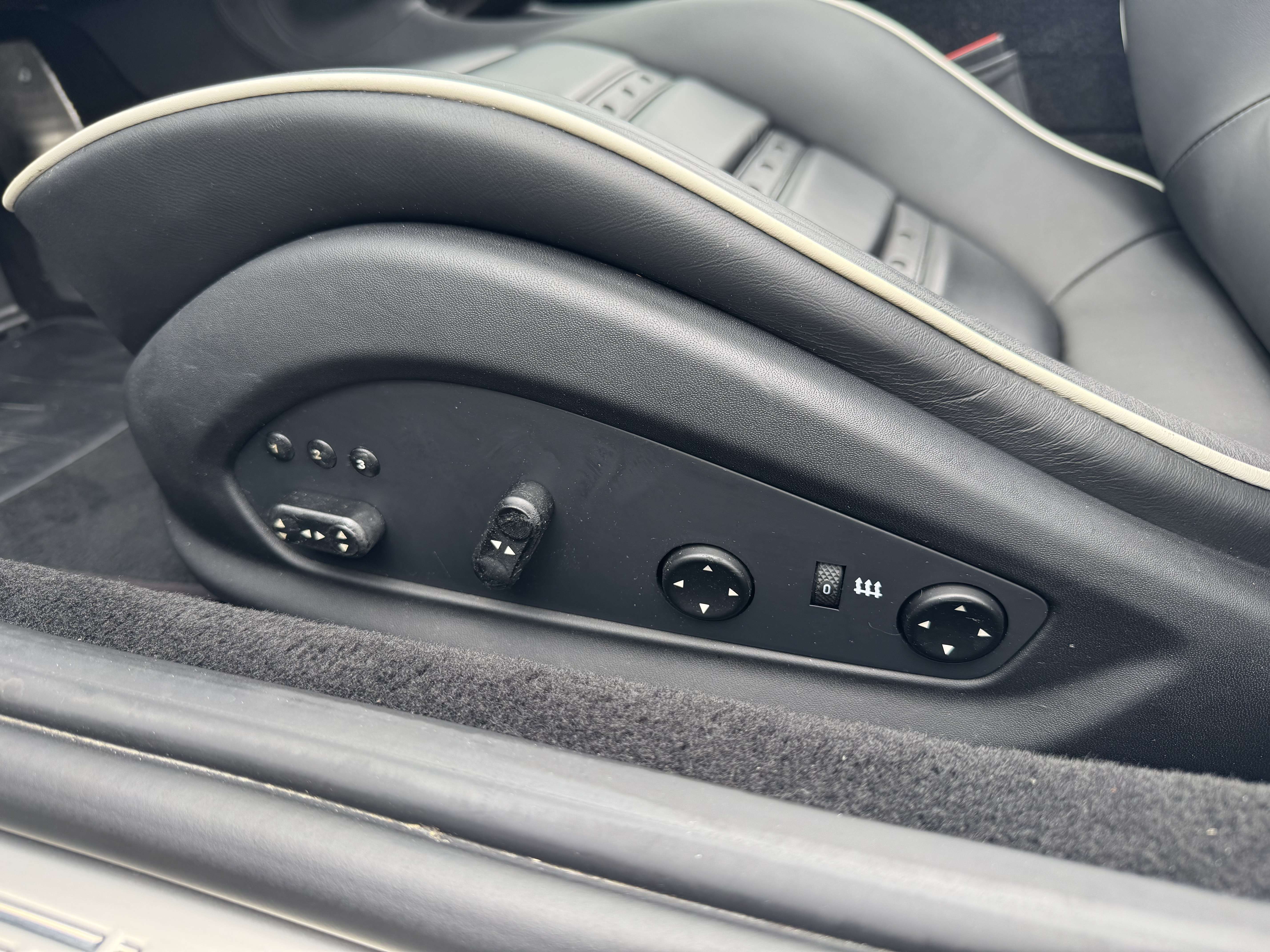 Ferrari California 4.3i V8 / 1ST PAINT / 4 SEATS / FULL SERVICE / DAYTONA
