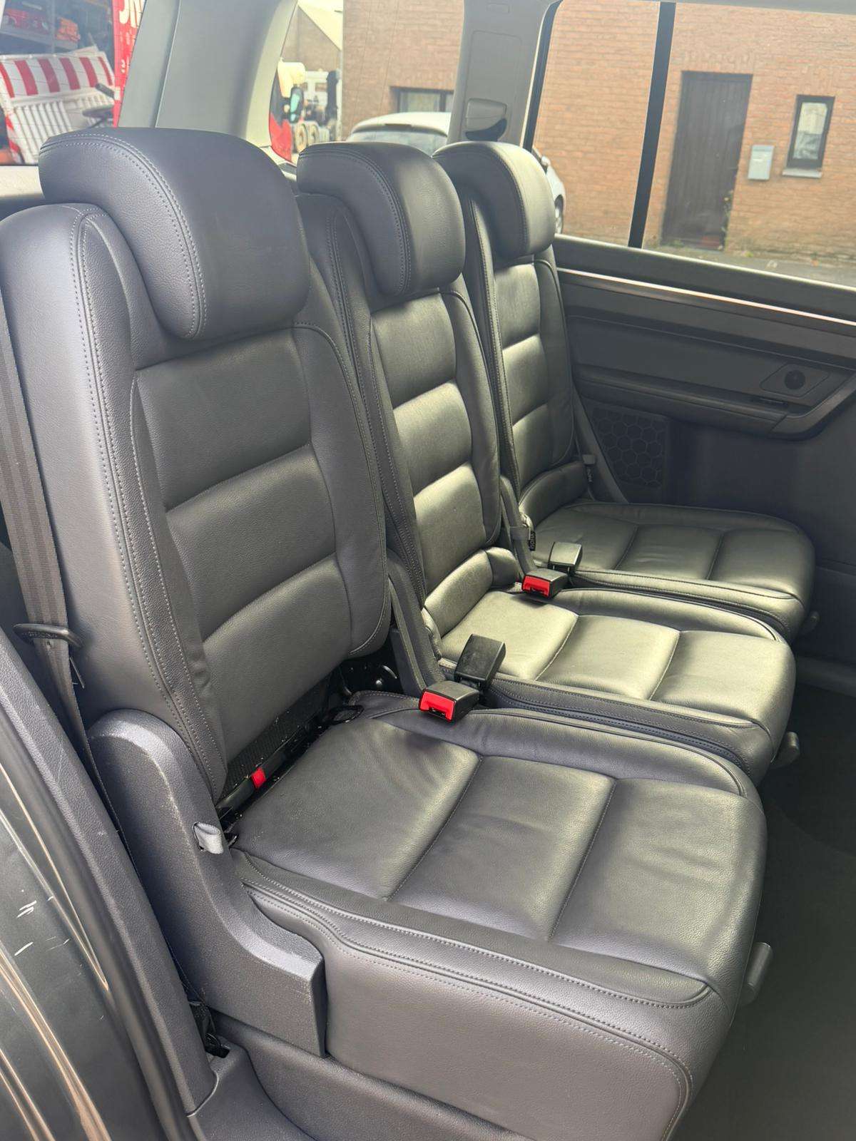 Volkswagen Touran 1.6 TDI 1O5CV BOITE AUTO CUIR