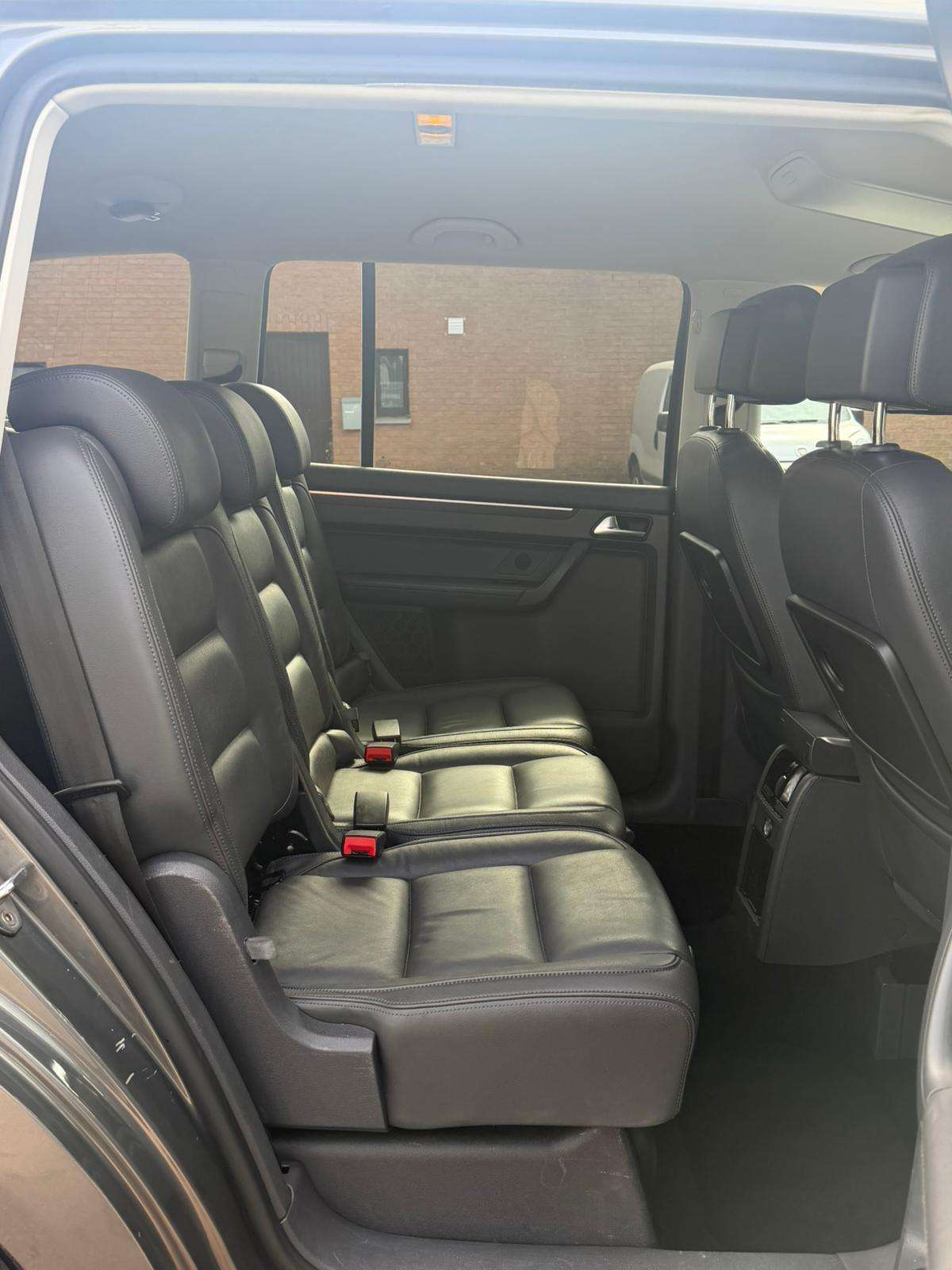 Volkswagen Touran 1.6 TDI 1O5CV BOITE AUTO CUIR