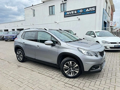 Peugeot 2008 1.2i - Camera - CarPlay ** 1 JAAR GARANTIE ** !!
