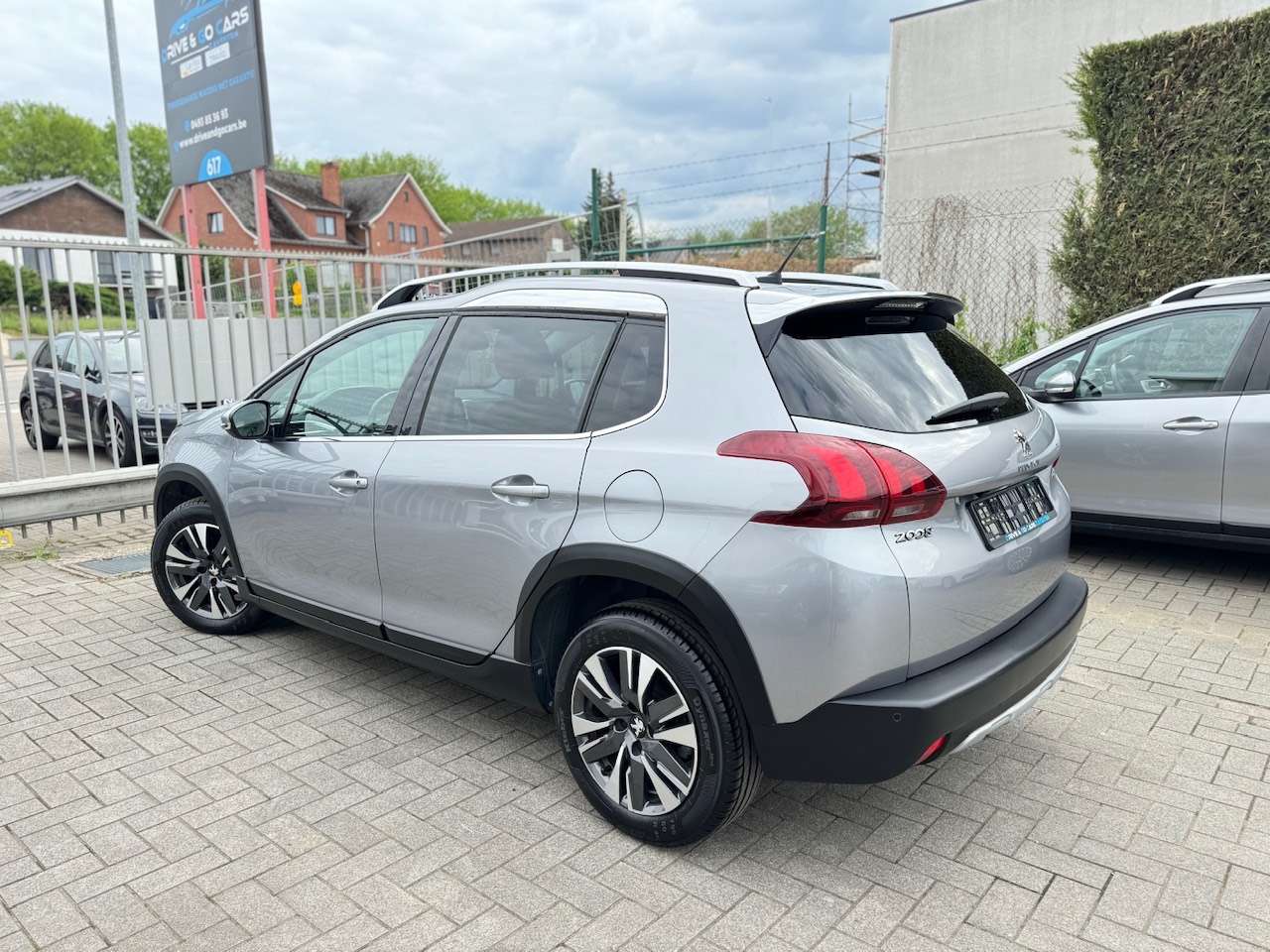 Peugeot 2008 1.2 Benzine Allure S ** 1 JAAR GARANTIE ** !!