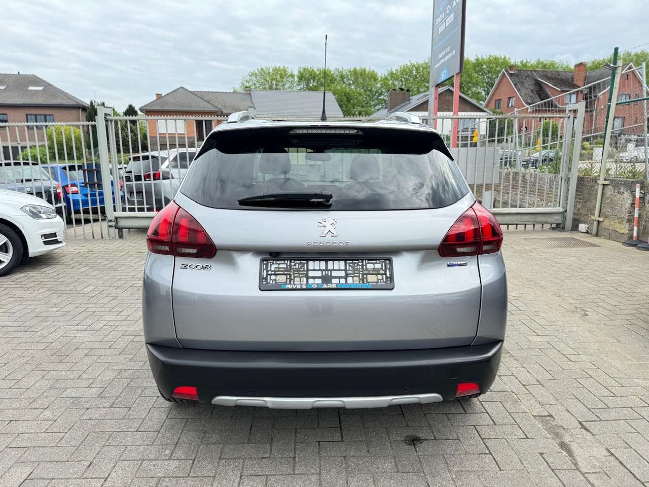 Peugeot 2008 1.2 Benzine Allure S ** 1 JAAR GARANTIE ** !!