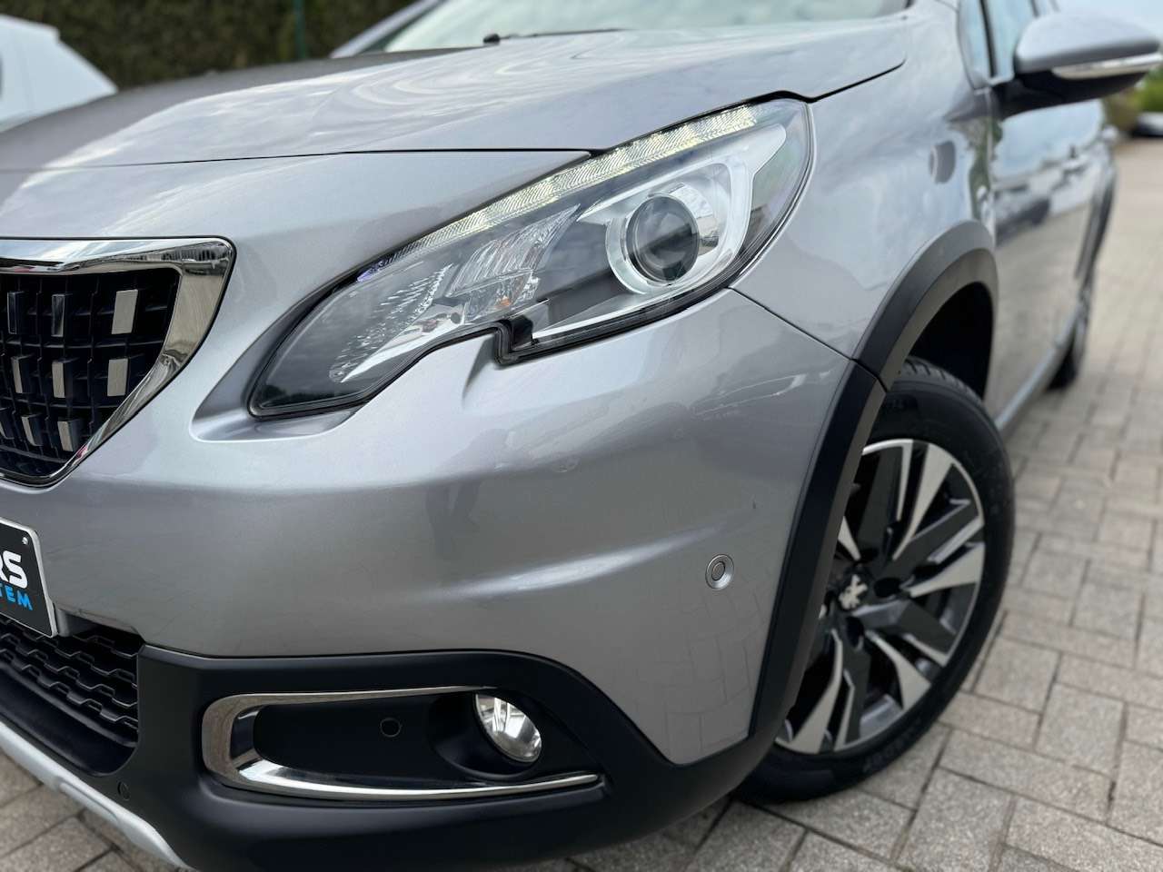 Peugeot 2008 1.2 Benzine Allure S ** 1 JAAR GARANTIE ** !!