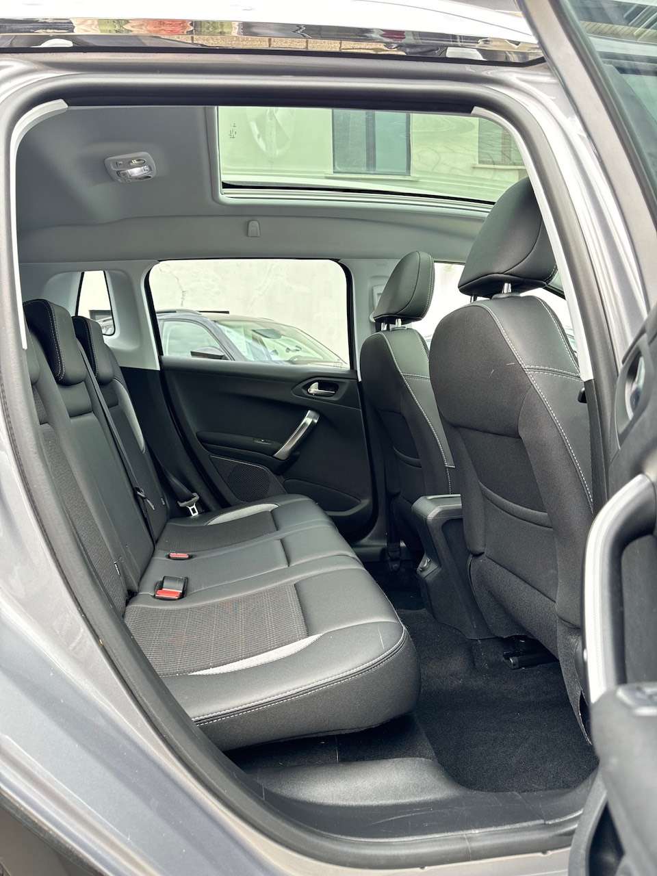 Peugeot 2008 1.2 Benzine Allure S ** 1 JAAR GARANTIE ** !!