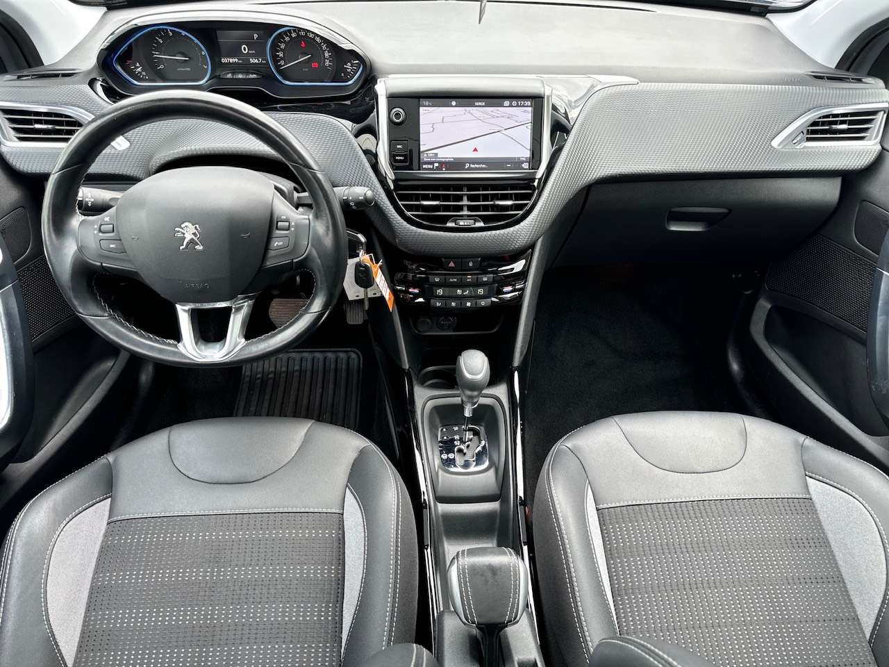 Peugeot 2008 1.2 Benzine Allure S ** 1 JAAR GARANTIE ** !!