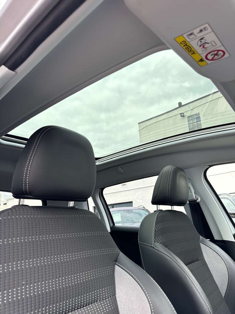 Peugeot 2008 1.2 Benzine Allure S ** 1 JAAR GARANTIE ** !!