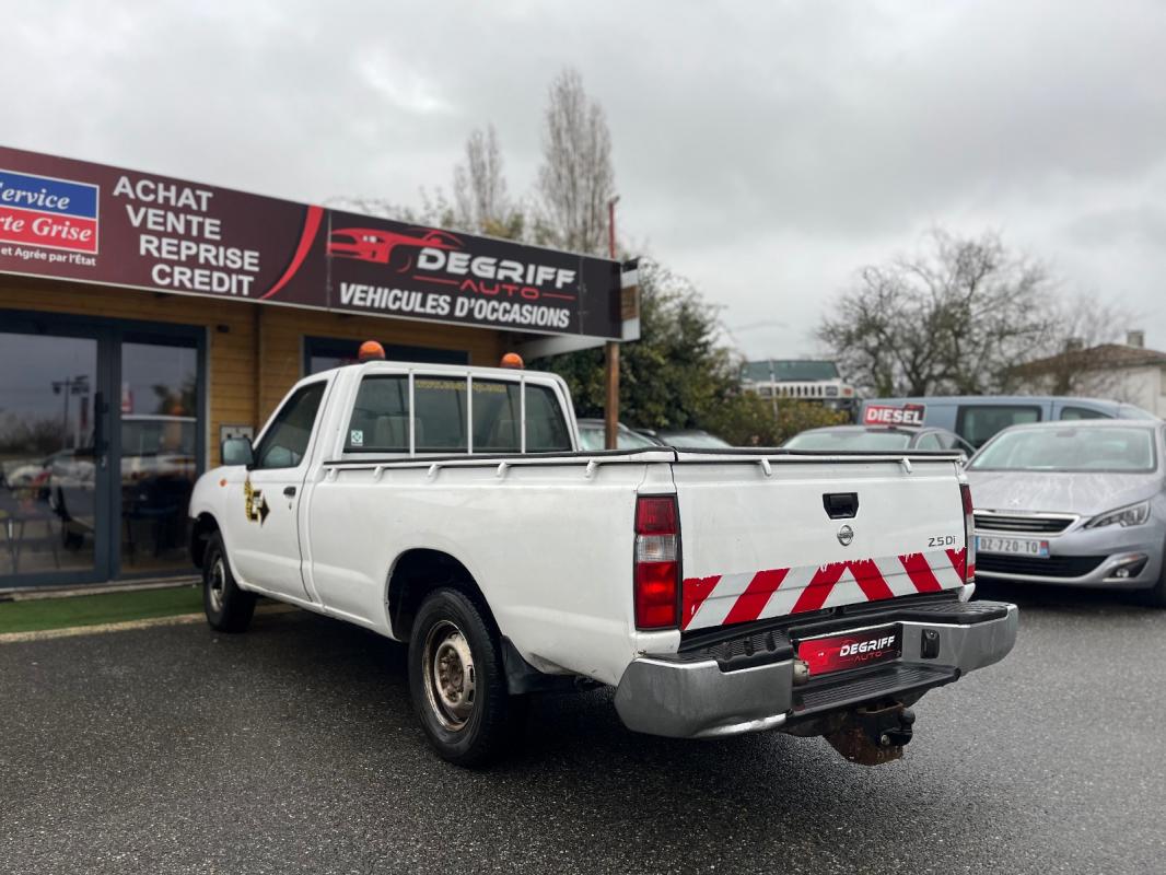 Nissan Navara 2.5 dCi 144 ch King Cab Sport 4x2