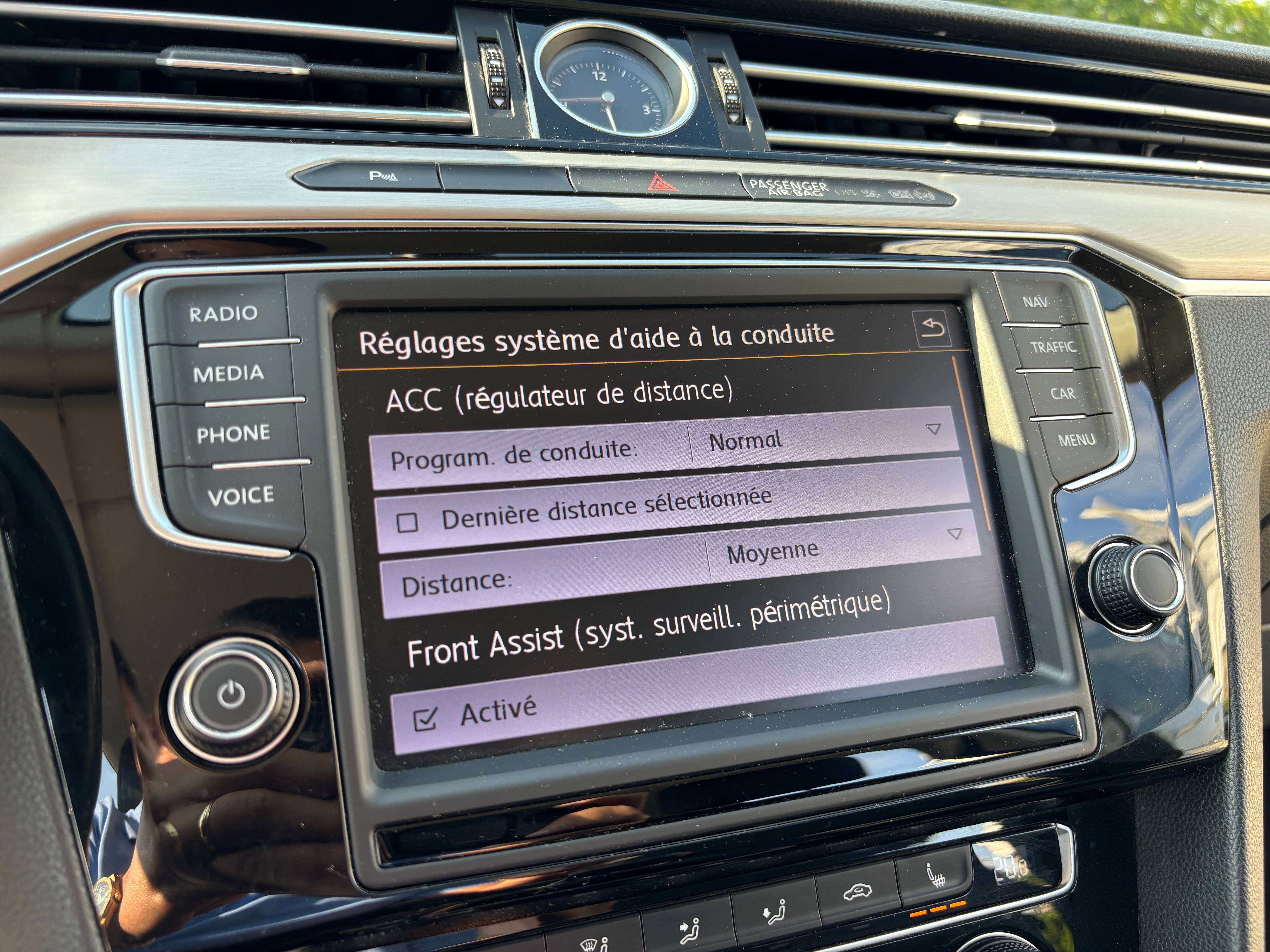 Volkswagen Passat 1.6 TDi *R Line*CARPLAY*SIEGE+VOLANT CHAUFF*GARANTIE*