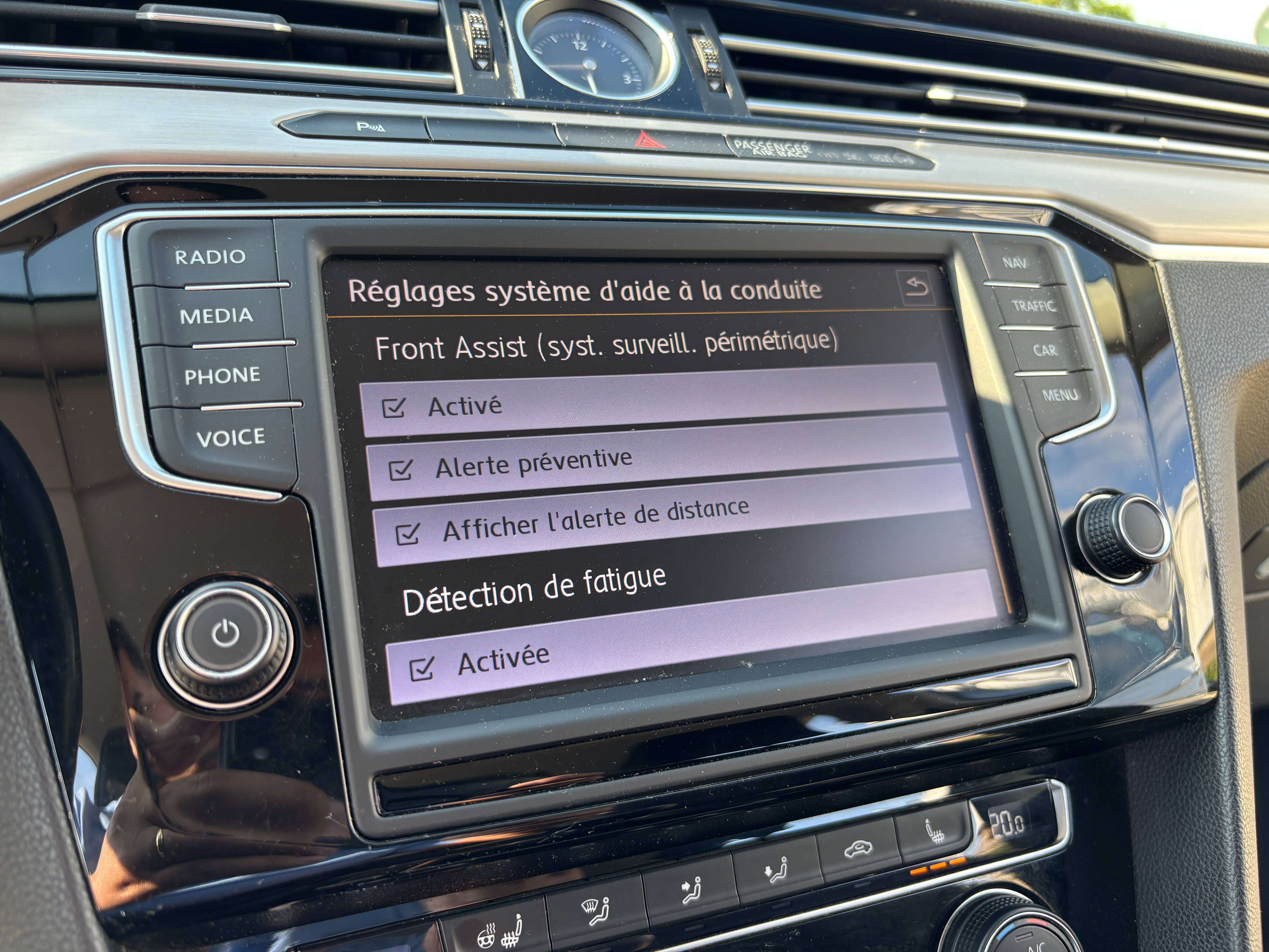 Volkswagen Passat 1.6 TDi *R Line*CARPLAY*SIEGE+VOLANT CHAUFF*GARANTIE*