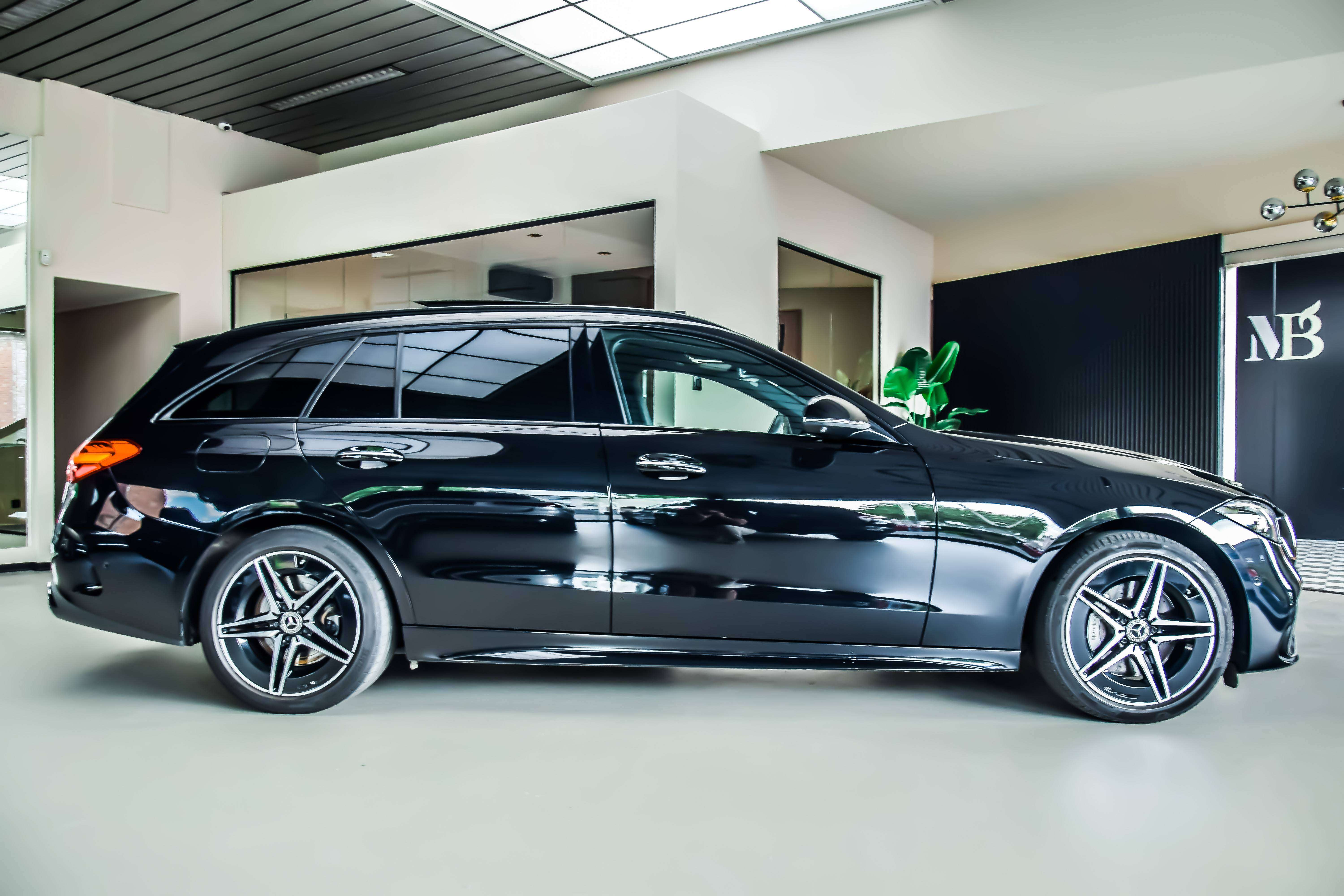 Mercedes-Benz C 300 e PHEV AMG-Line 04/2022 - Full Option!!