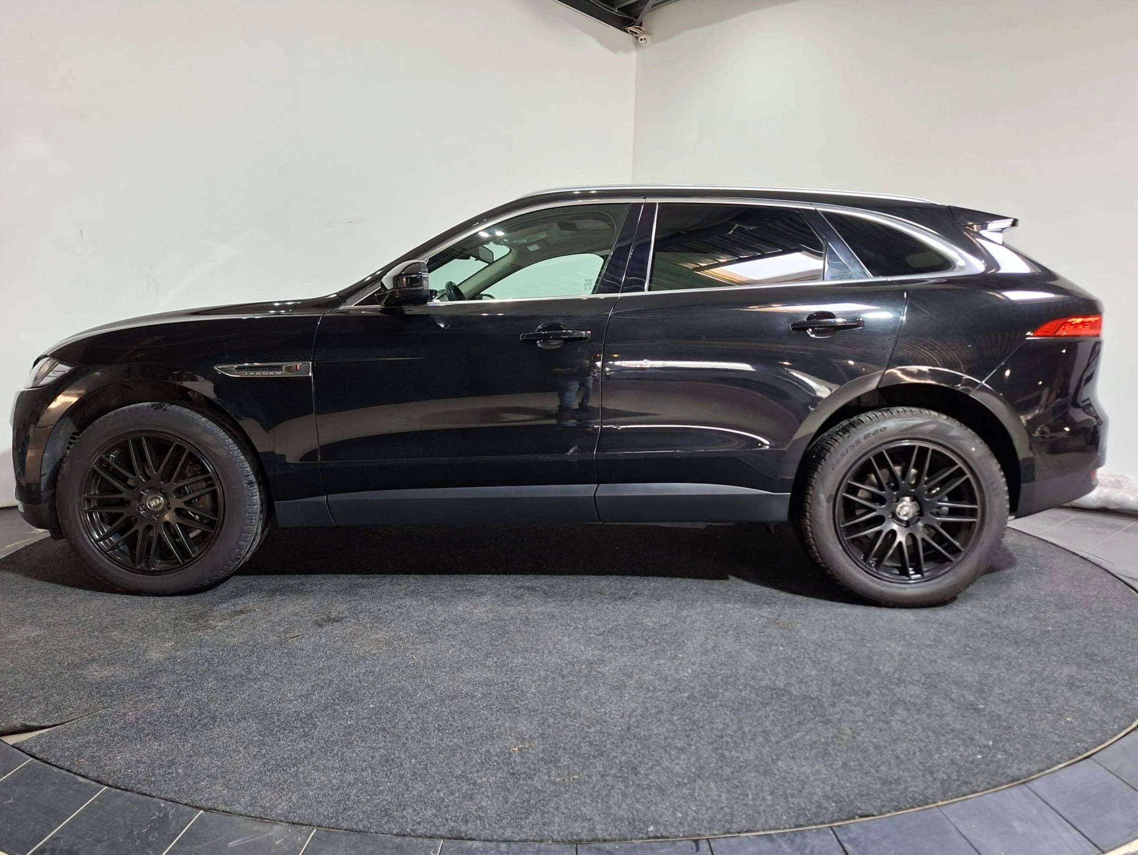 Jaguar F-Pace PANO DAK I AUTOMAAT I ZETEL VERWARMING I STARTSTOP