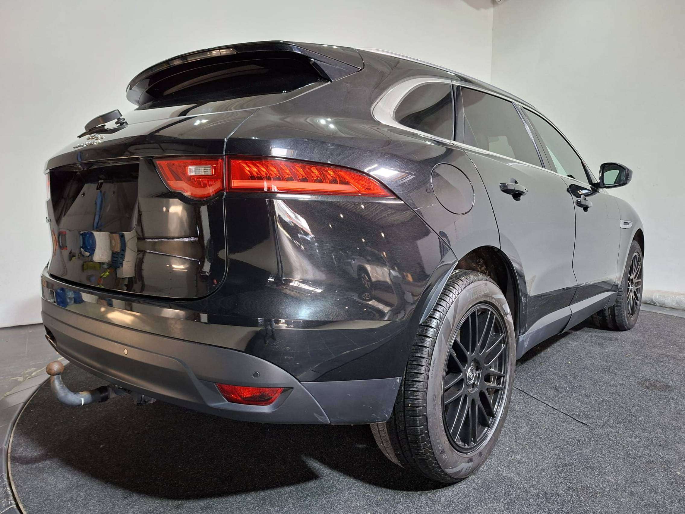 Jaguar F-Pace PANO DAK I AUTOMAAT I ZETEL VERWARMING I STARTSTOP
